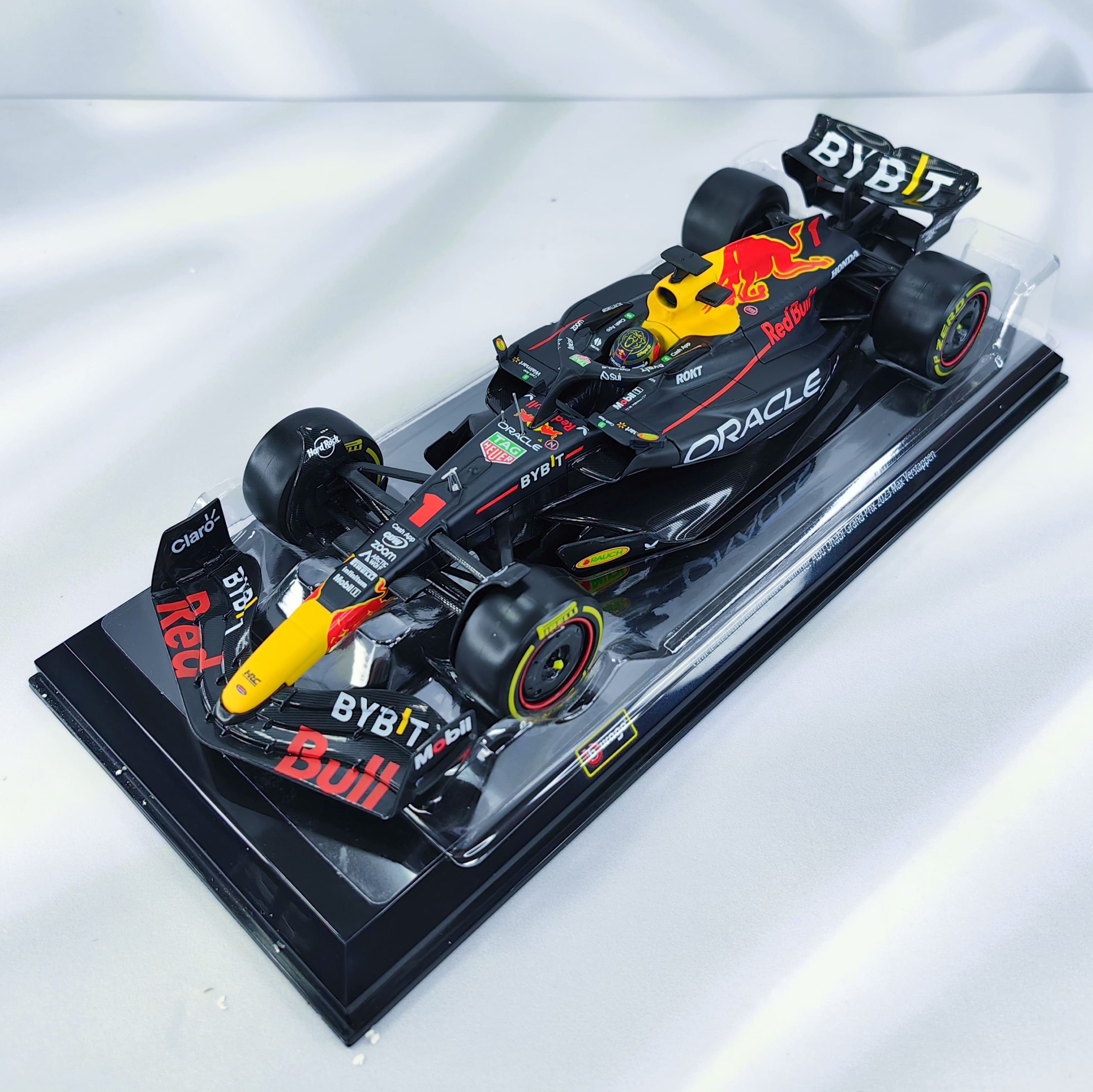 RedBull RB19 2023 #1 Max Verstappen Caja Acrilica Burago 1:24