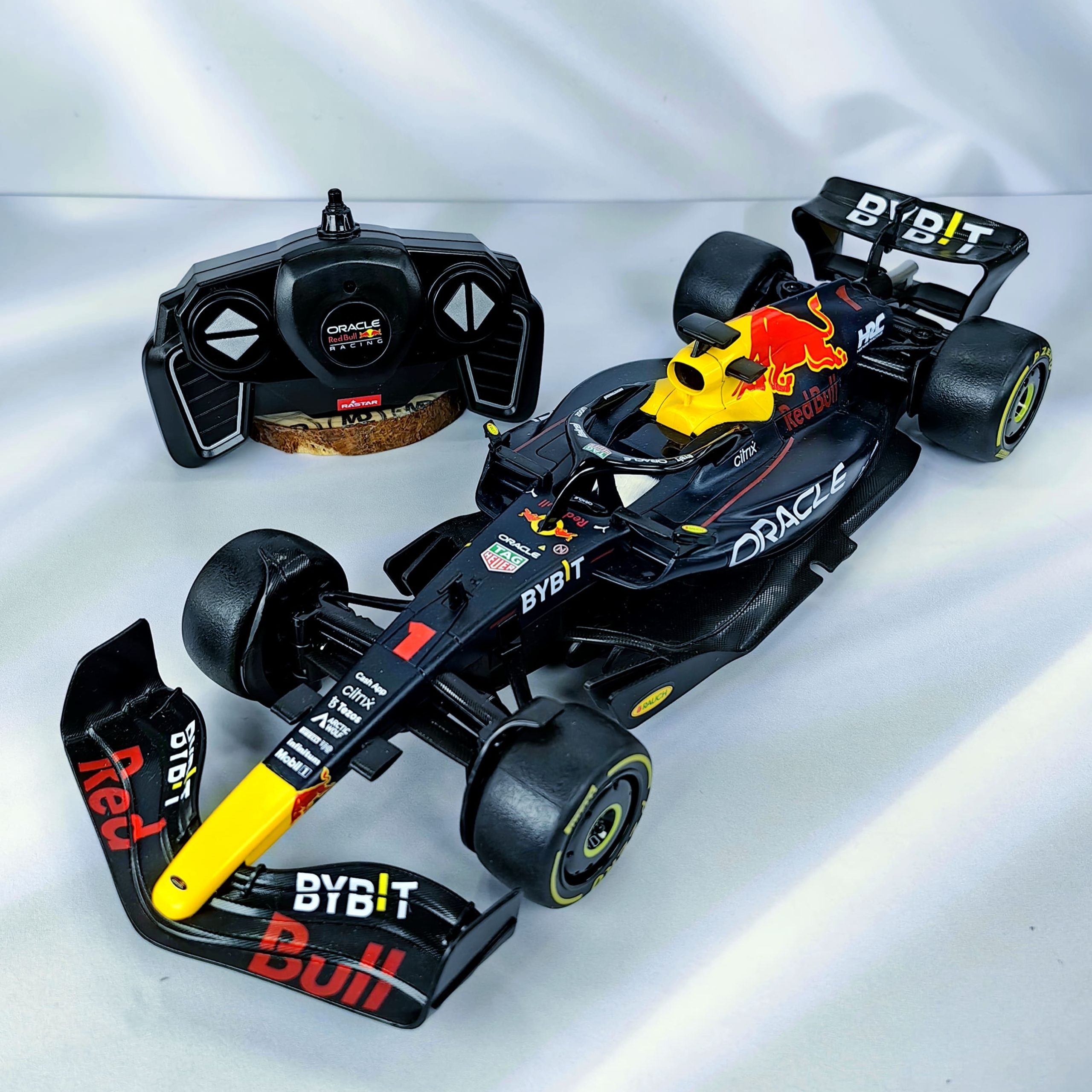 RedBull RB18 2022 #1 Max Verstappen Rastar 1:18 Control Remoto