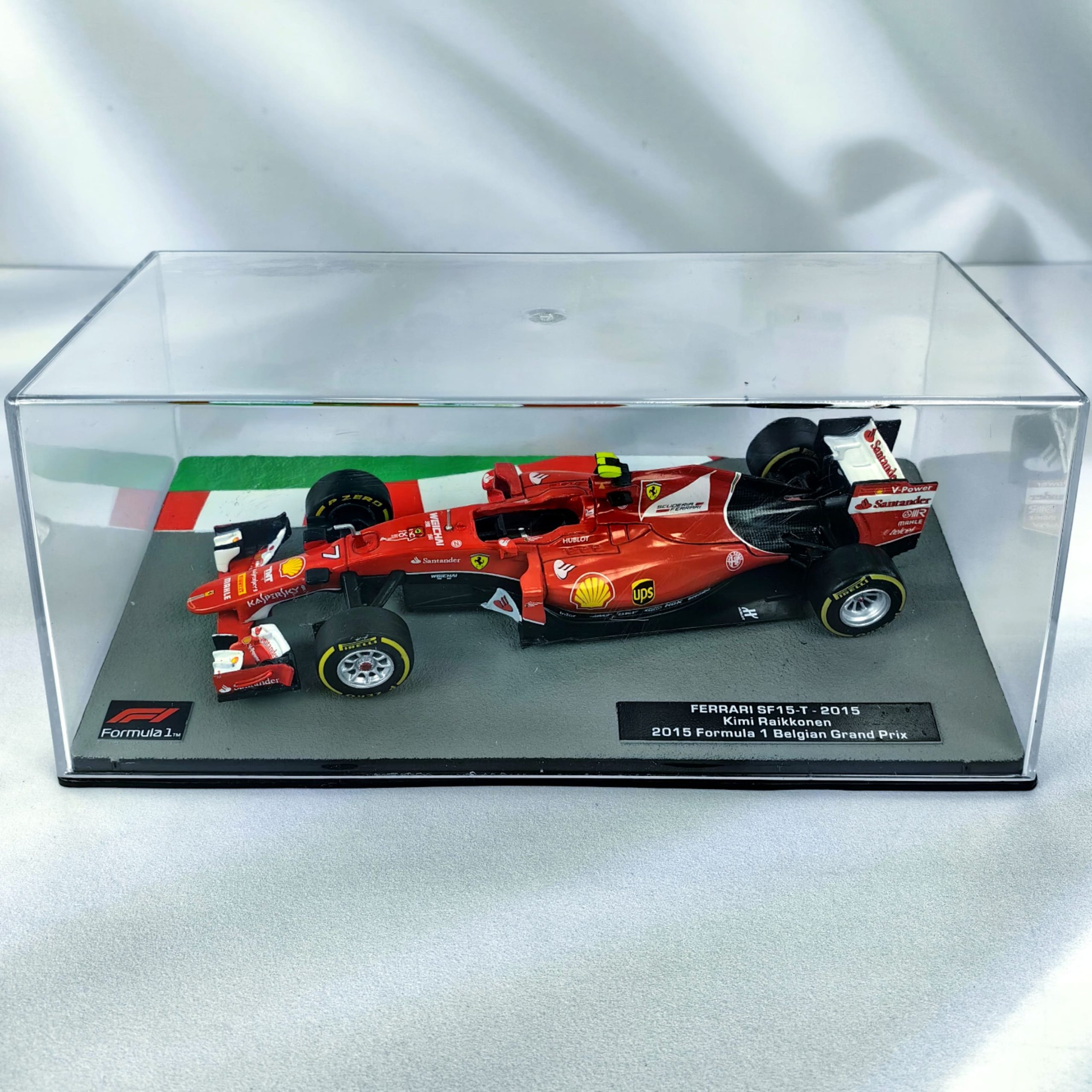 Ferrari SF15T 2015 #7 Kimi Raikkonen Caja Acrilica Altaya 1:43