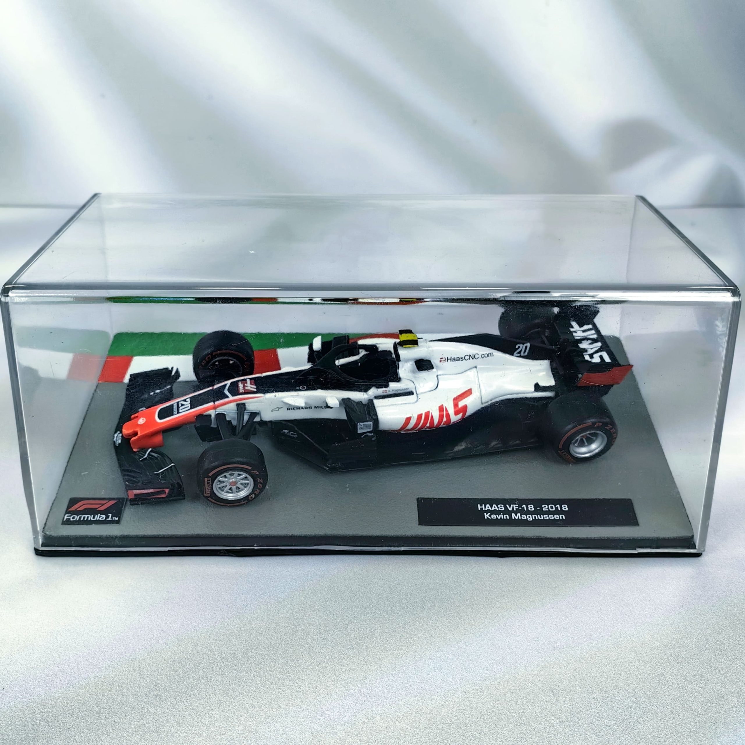 HAAS VF18 2018 #20 Kevin Magnussen Caja Acrilica ALTAYA 1:43