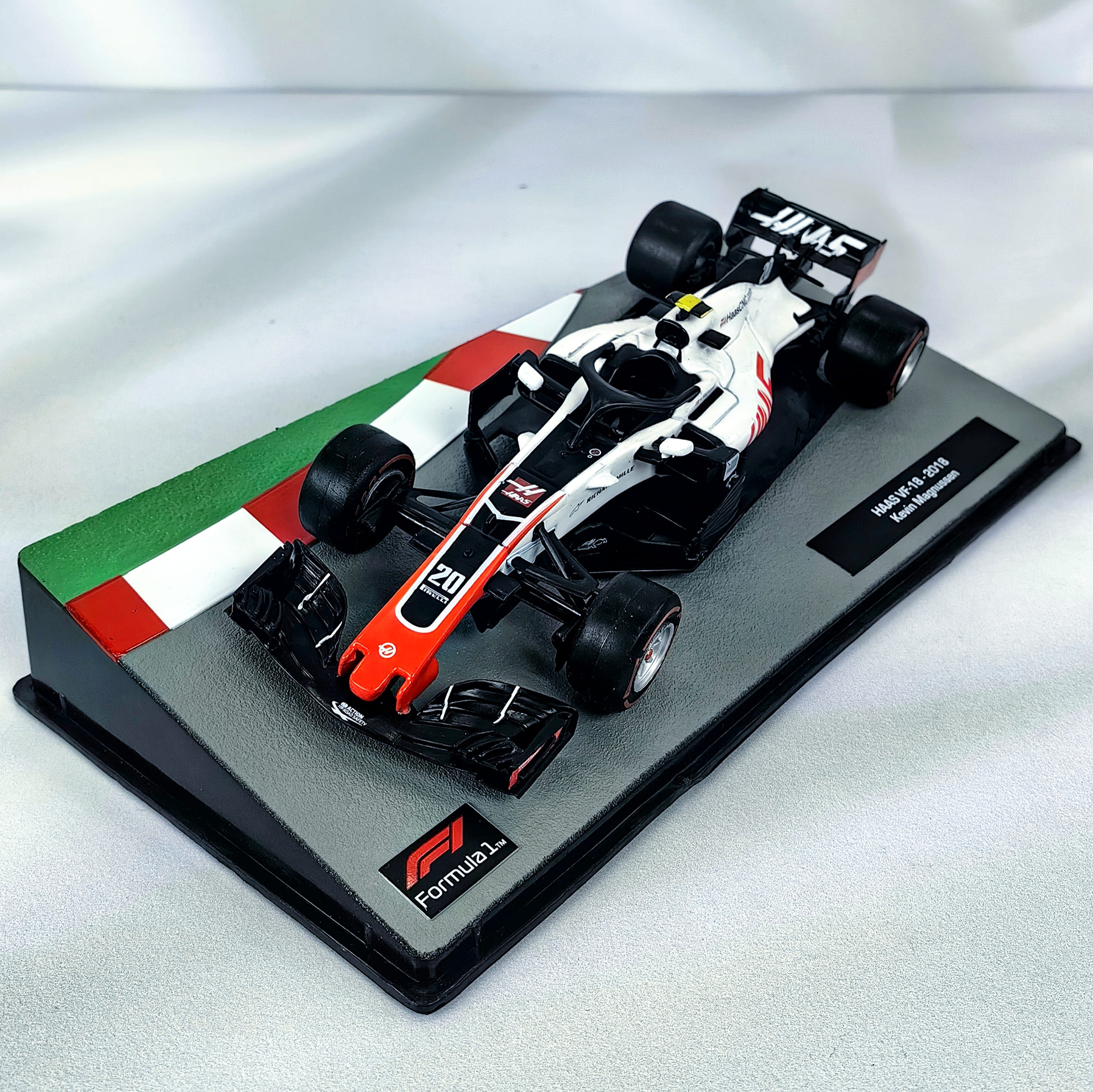 HAAS VF18 2018 #20 Kevin Magnussen Caja Acrilica ALTAYA 1:43