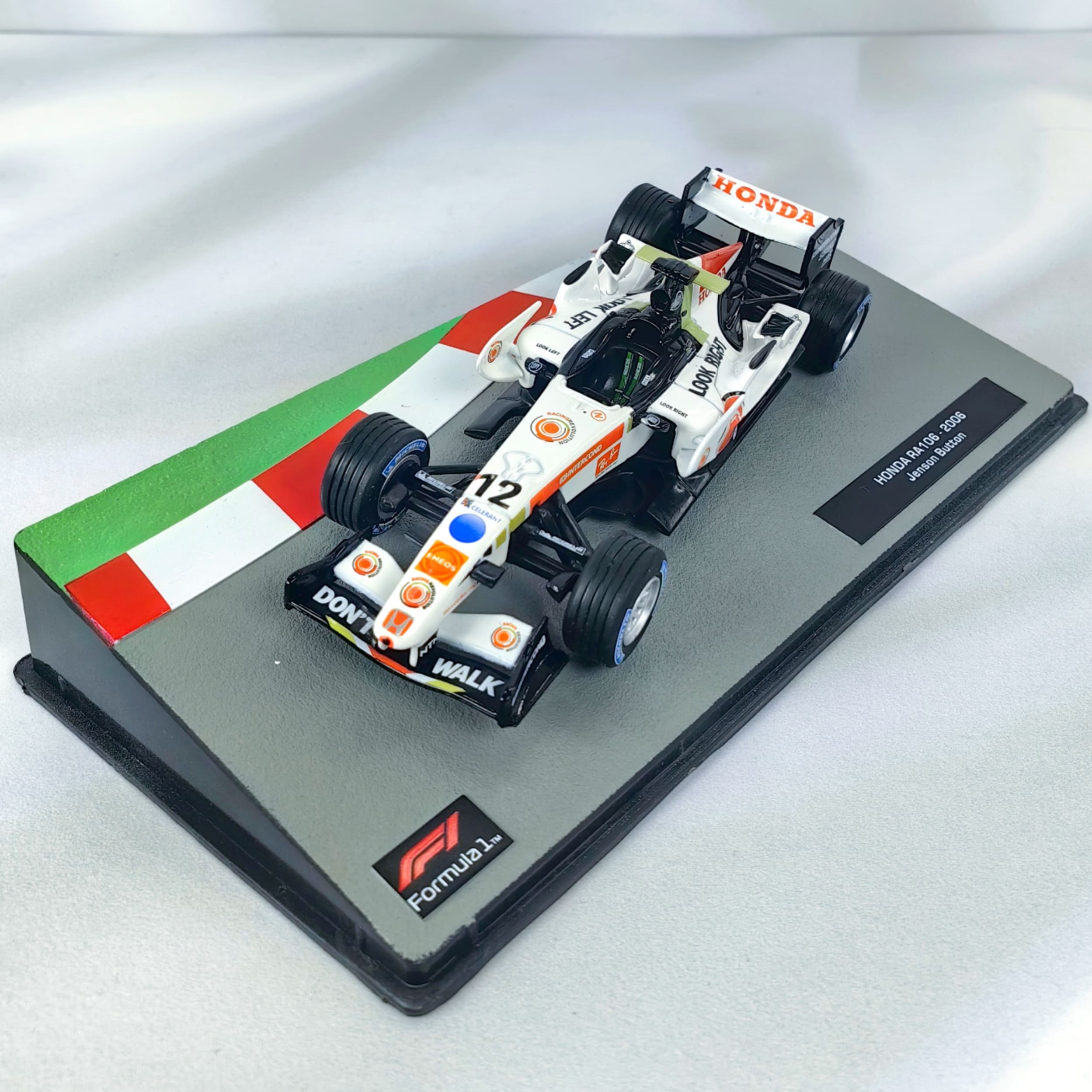 Honda RA106 2006 #12 Jenson Button Caja Acrilica Altaya 1:43