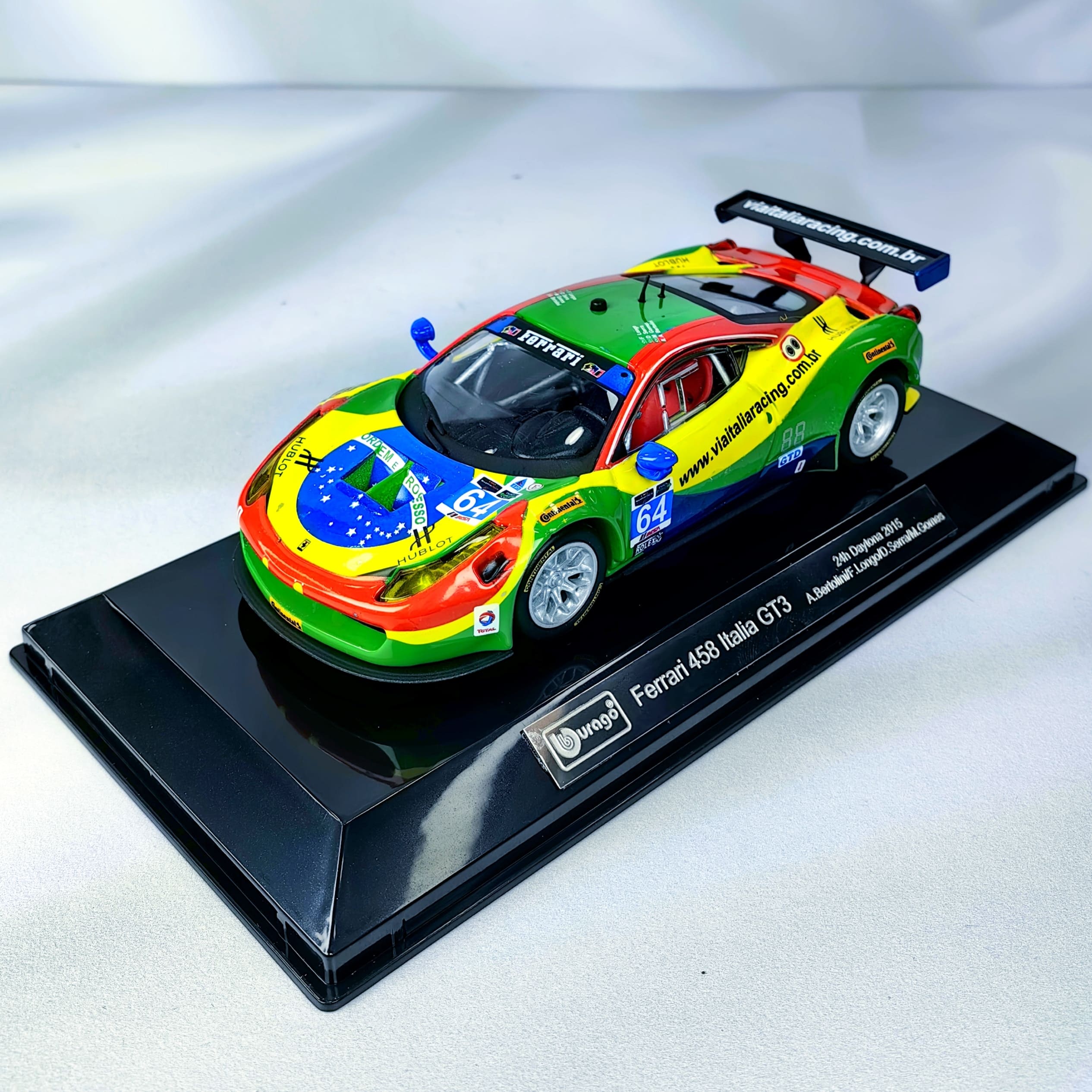 Ferrari 458 GT3 24H Daytona 2015 #64 Caja Acrilica Burago 1:43