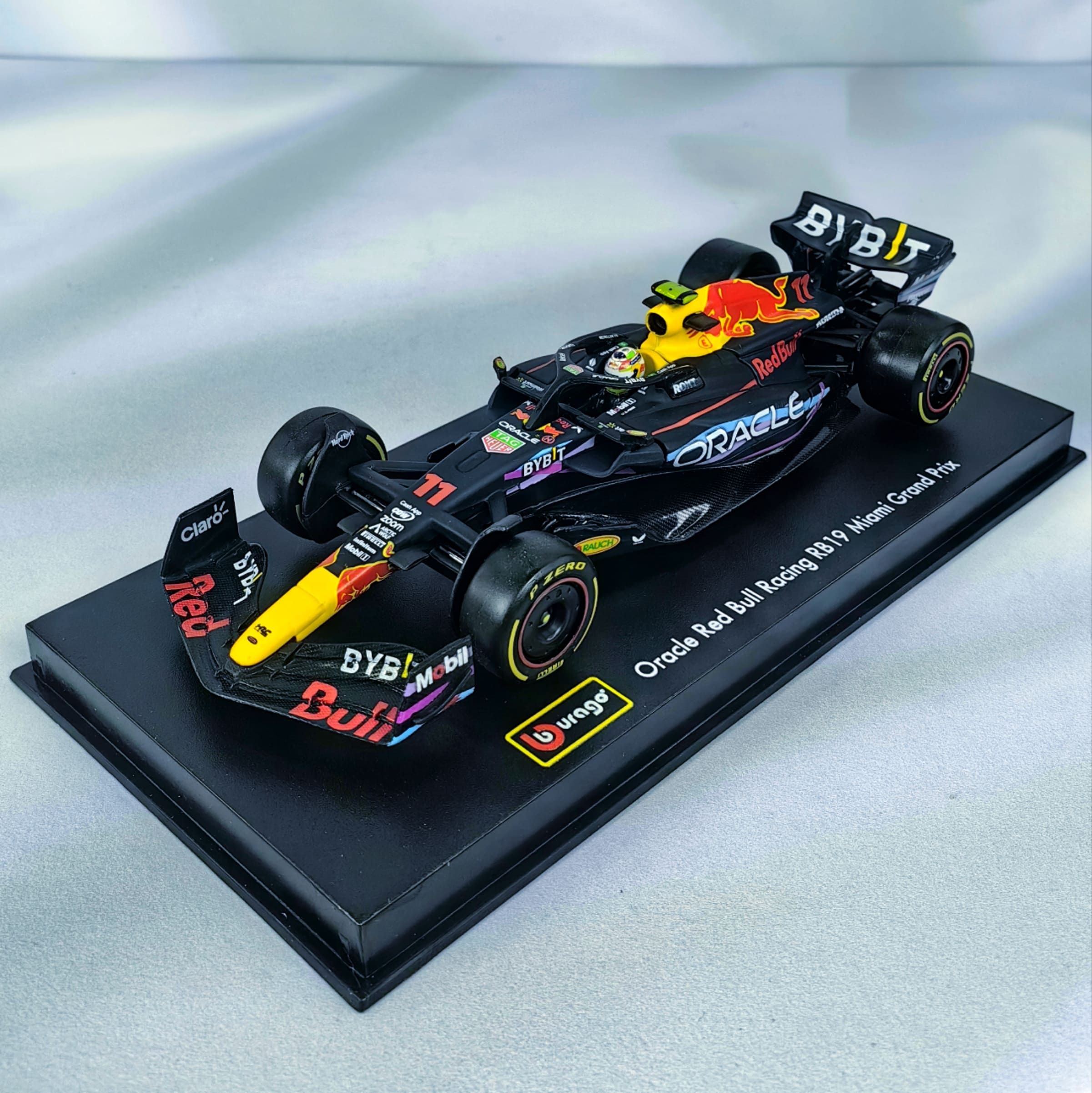 RedBull RB19 GP Miami 2023 #11 Checo Perez Caja Acrilica Burago 1:43