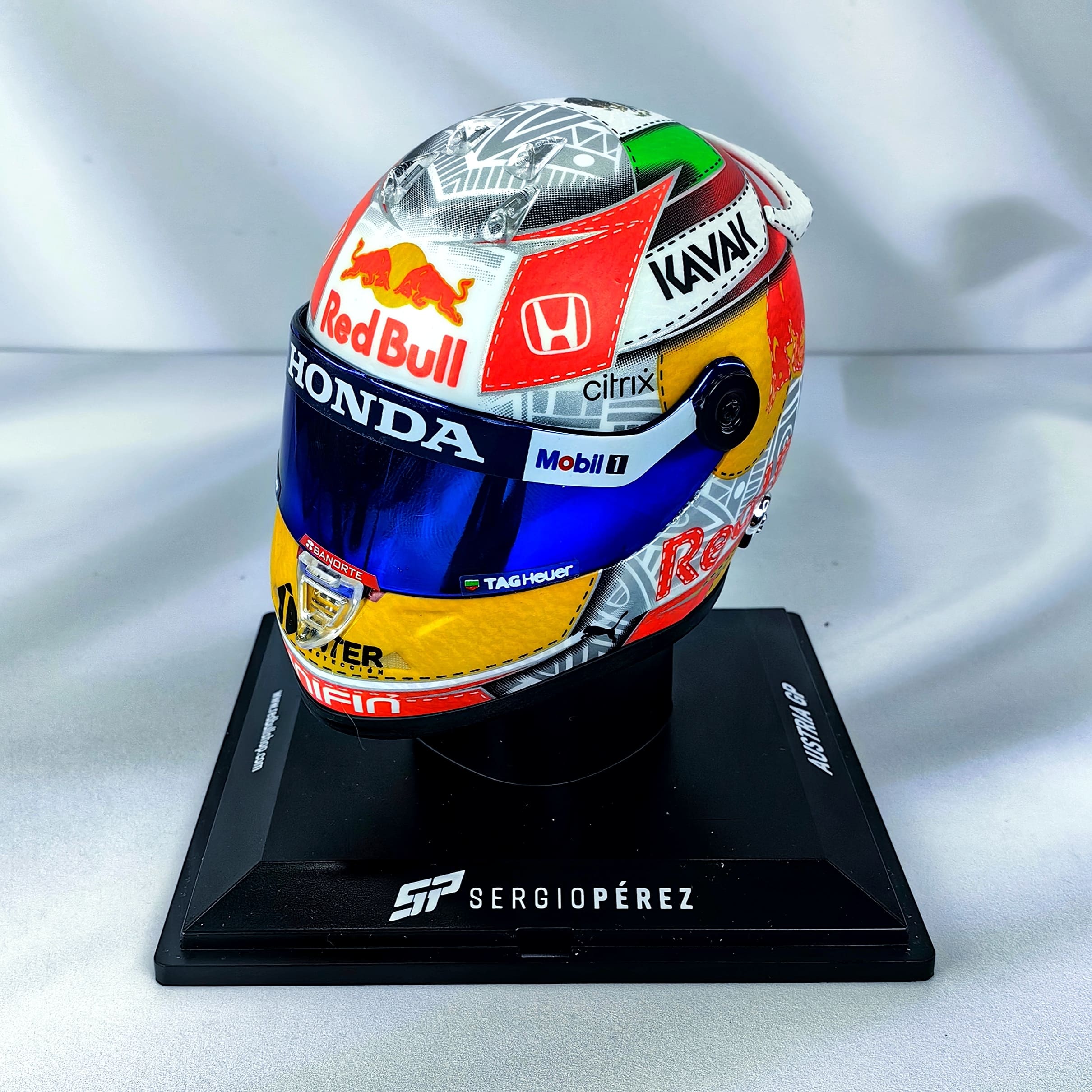 Casco Formula 1 Sergio Checo Perez RedBull GP Austria 2021 Schuberth 1:4