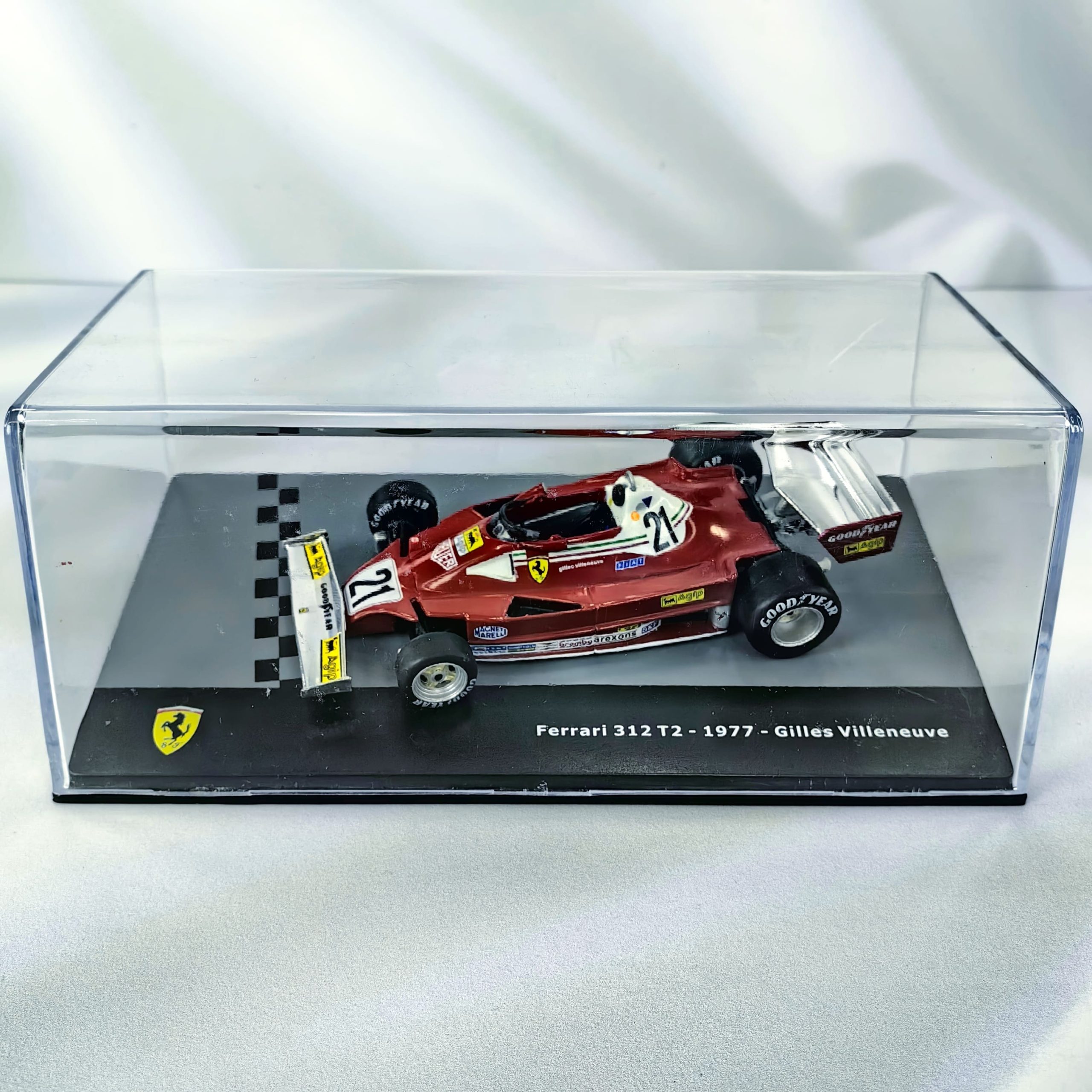 Ferrari 312 T2 1977 #21 Guilles Villeneuve Caja Acrilica IXO 1:43