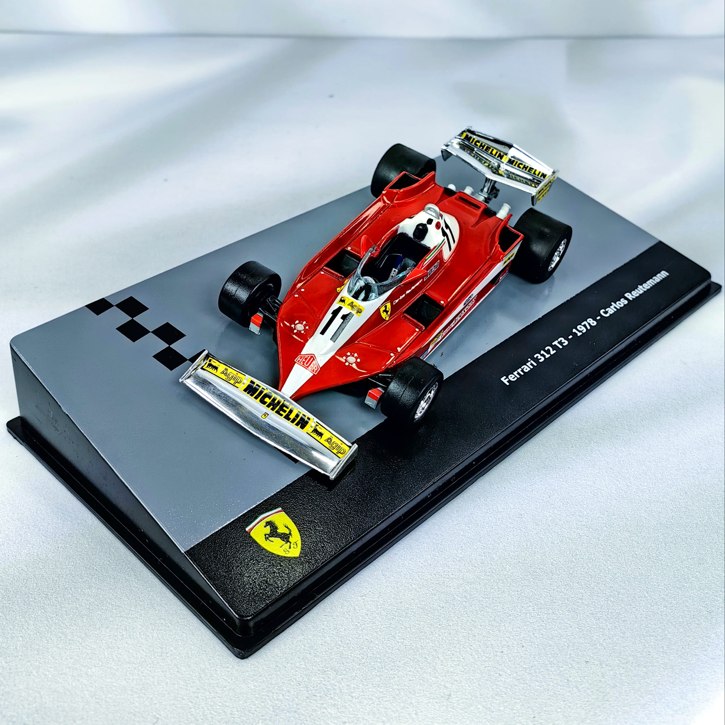 Ferrari 312 T3 1978 #11 Carlos Reutemann Caja Acrilica IXO 1:43