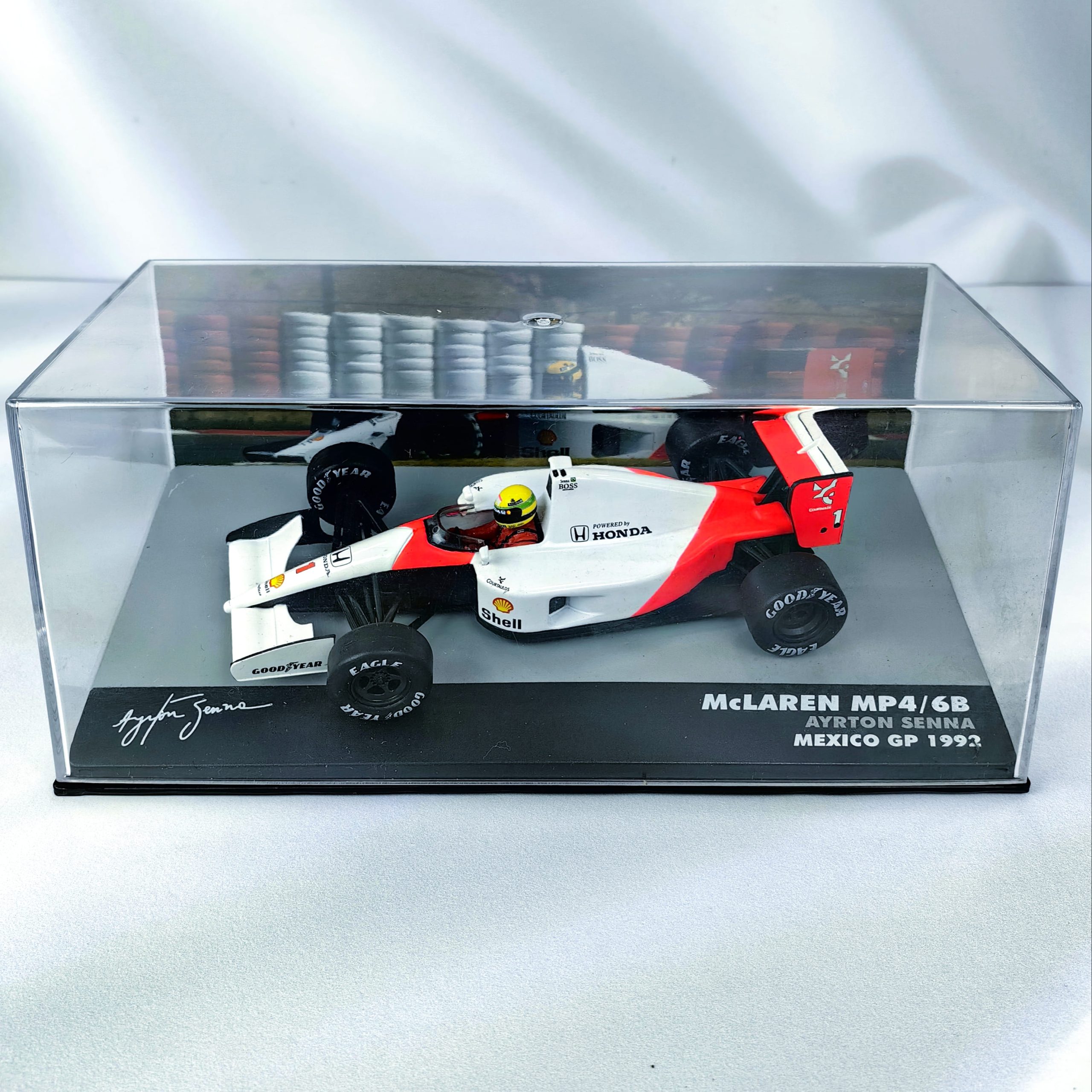 Mclaren MP4/6B 1992 #1 Ayrton Senna Caja Acrilica IXO Special 1:43