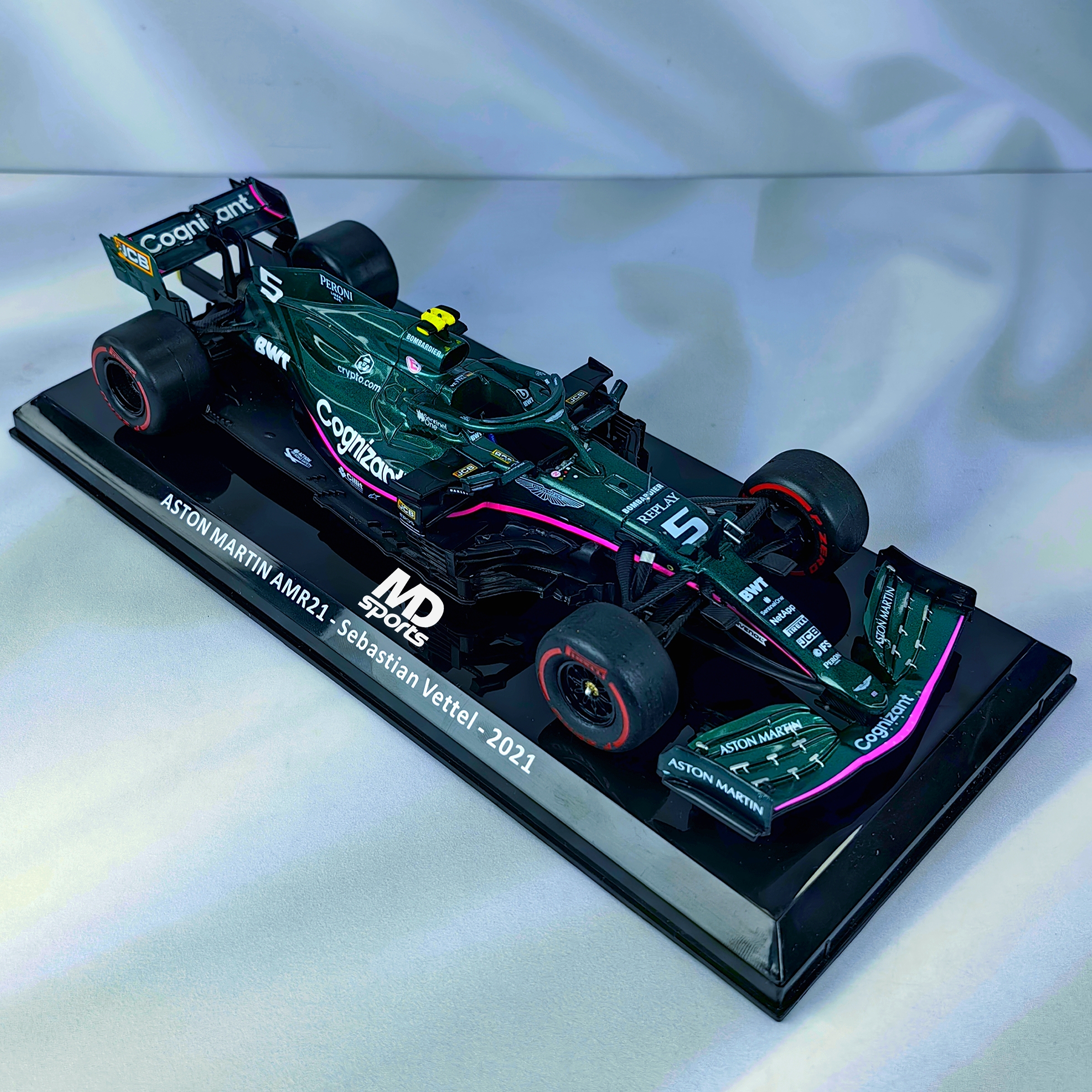 Aston Martin AMR21 2021 #5 Sebastian Vettel Caja Normal Premium Collect 1:24