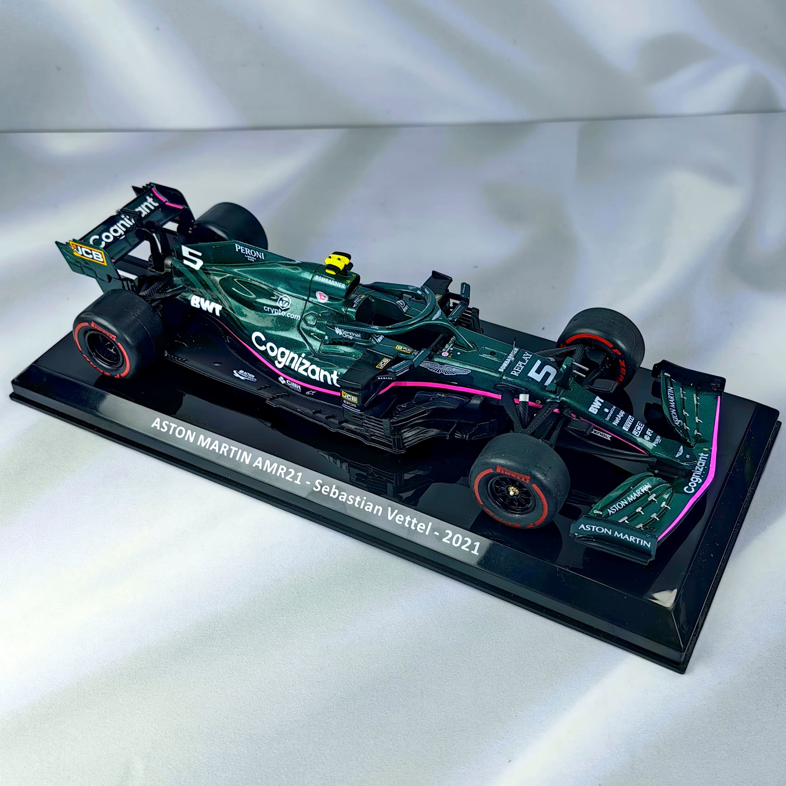 Aston Martin AMR21 2021 #5 Sebastian Vettel Caja Normal Premium Collect 1:24