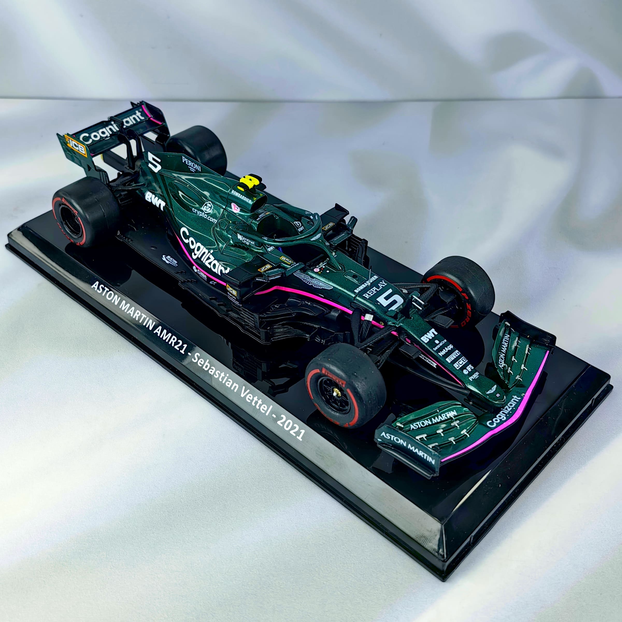 Aston Martin AMR21 2021 #5 Sebastian Vettel Caja Normal Premium Collect 1:24