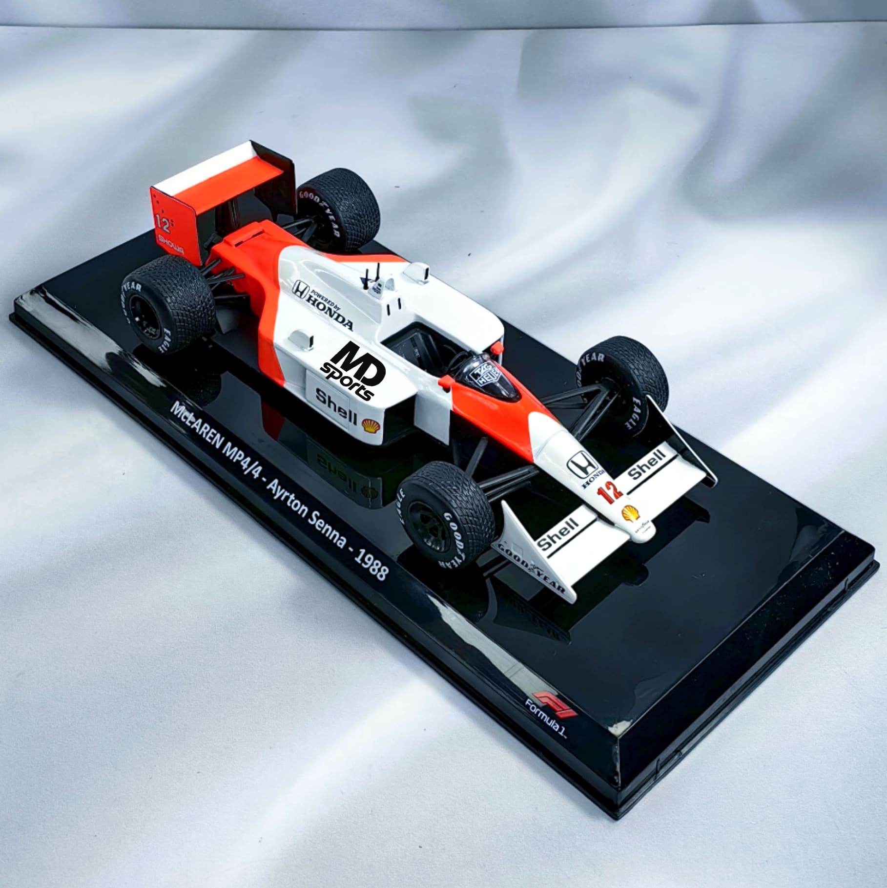 Mclaren MP4/4 1988 #12 Ayrton Senna Caja Normal Premium Collect 1:24