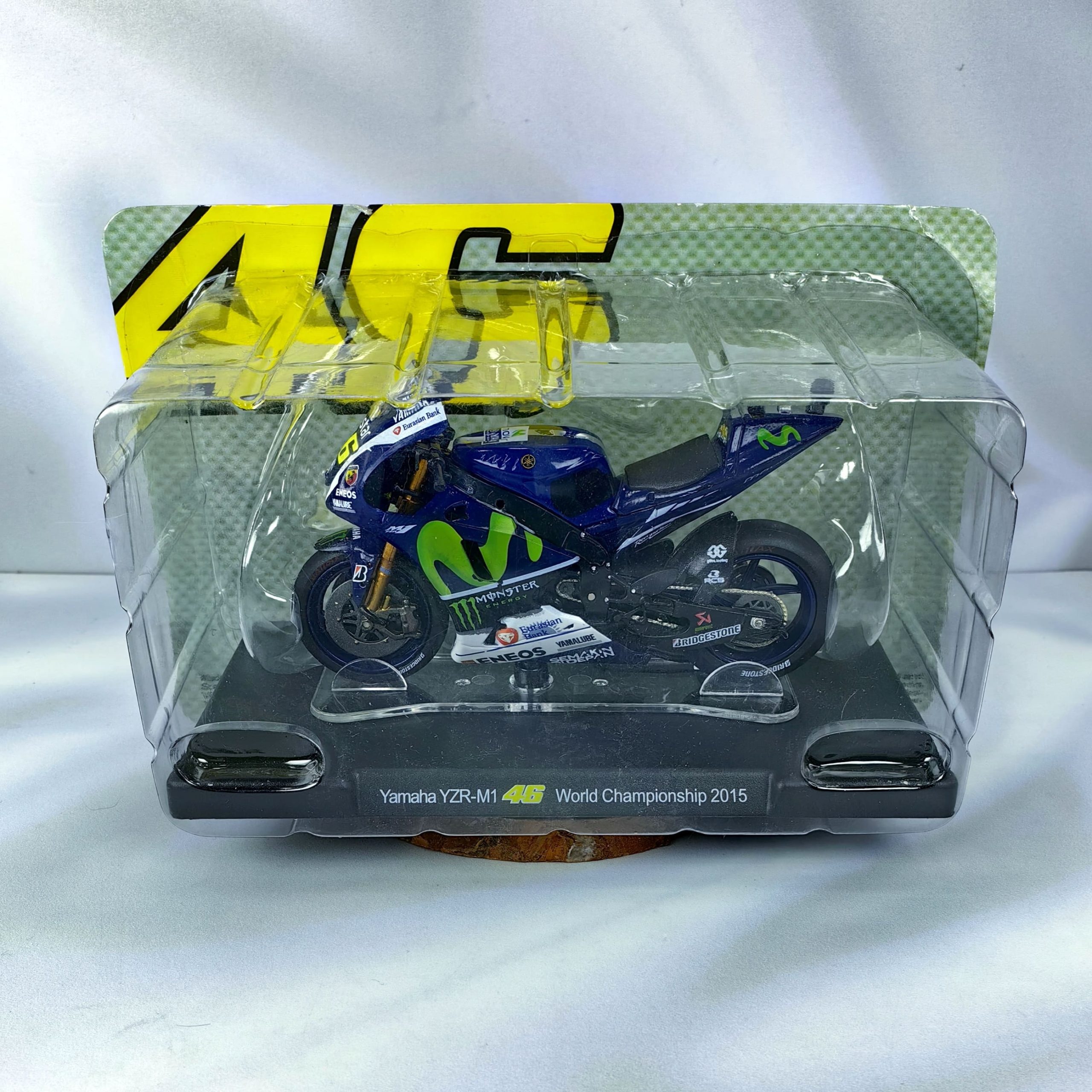 Moto GP Yamaha YZR-M1 2015 #46 Valentino Rossi 1:18