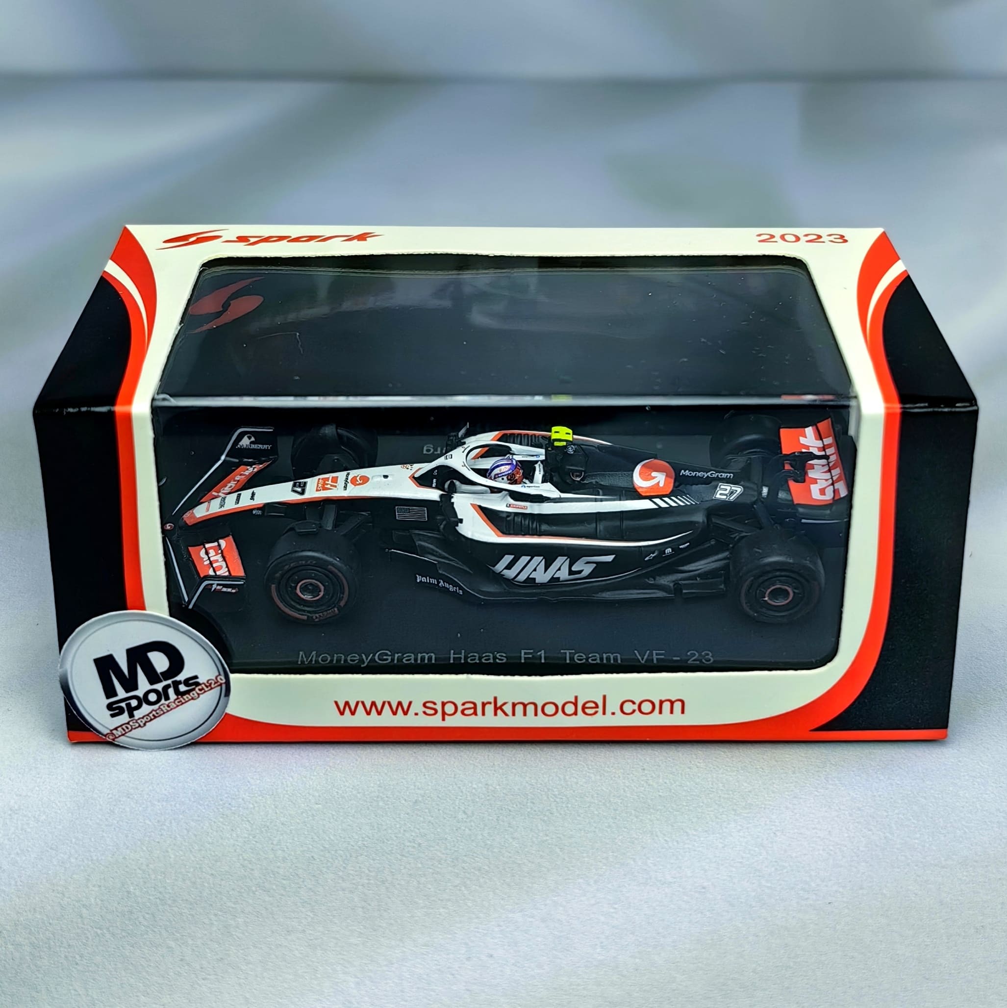 Haas F1 Team VF-23 2023 #27 Nico Hulkenberg Caja Acrilica Spark 1:64