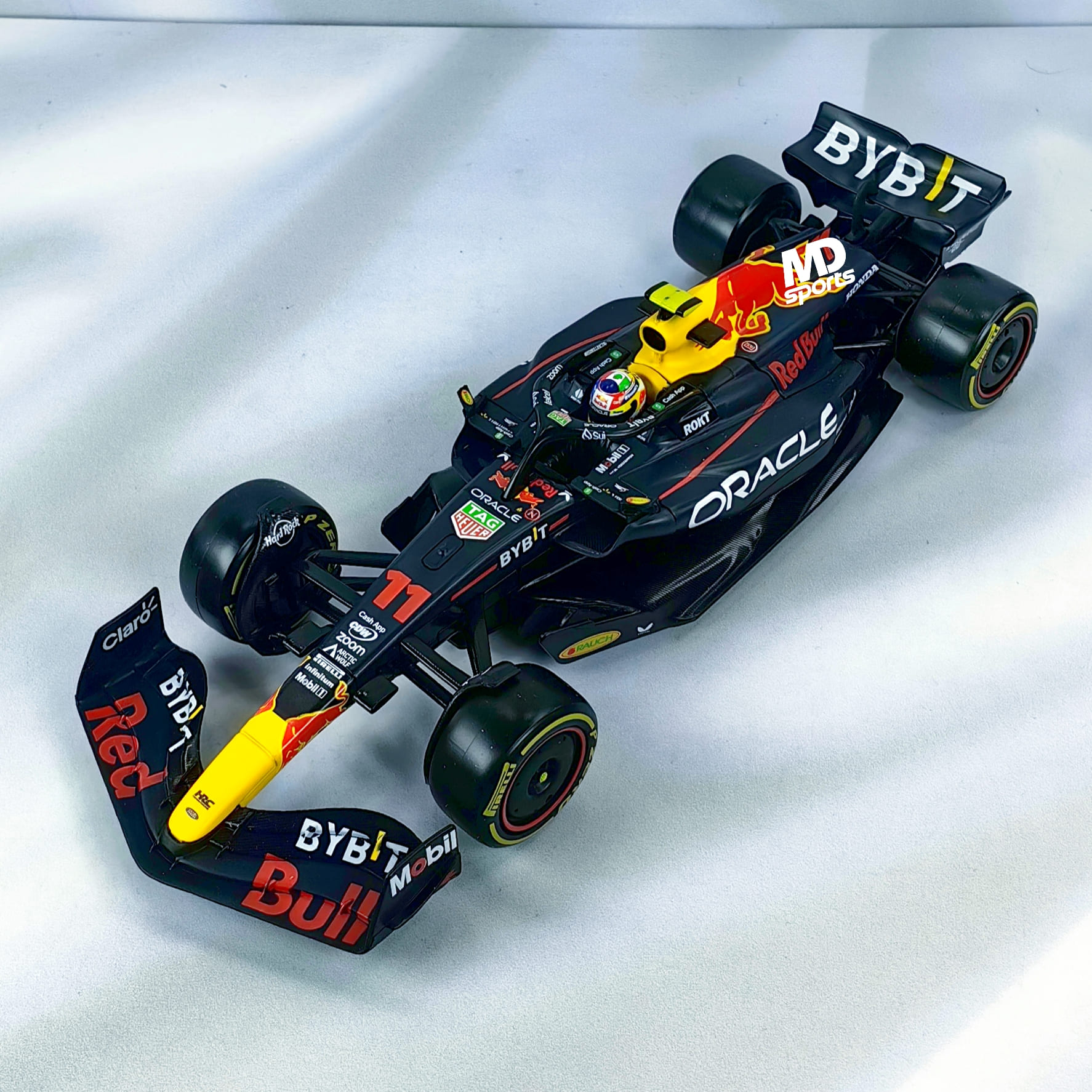 Pack Redbull RB19 2023 #11 Sergio Checo Perez & #1 Max Verstappen Caja Normal Burago 1:24 - Imagen 3