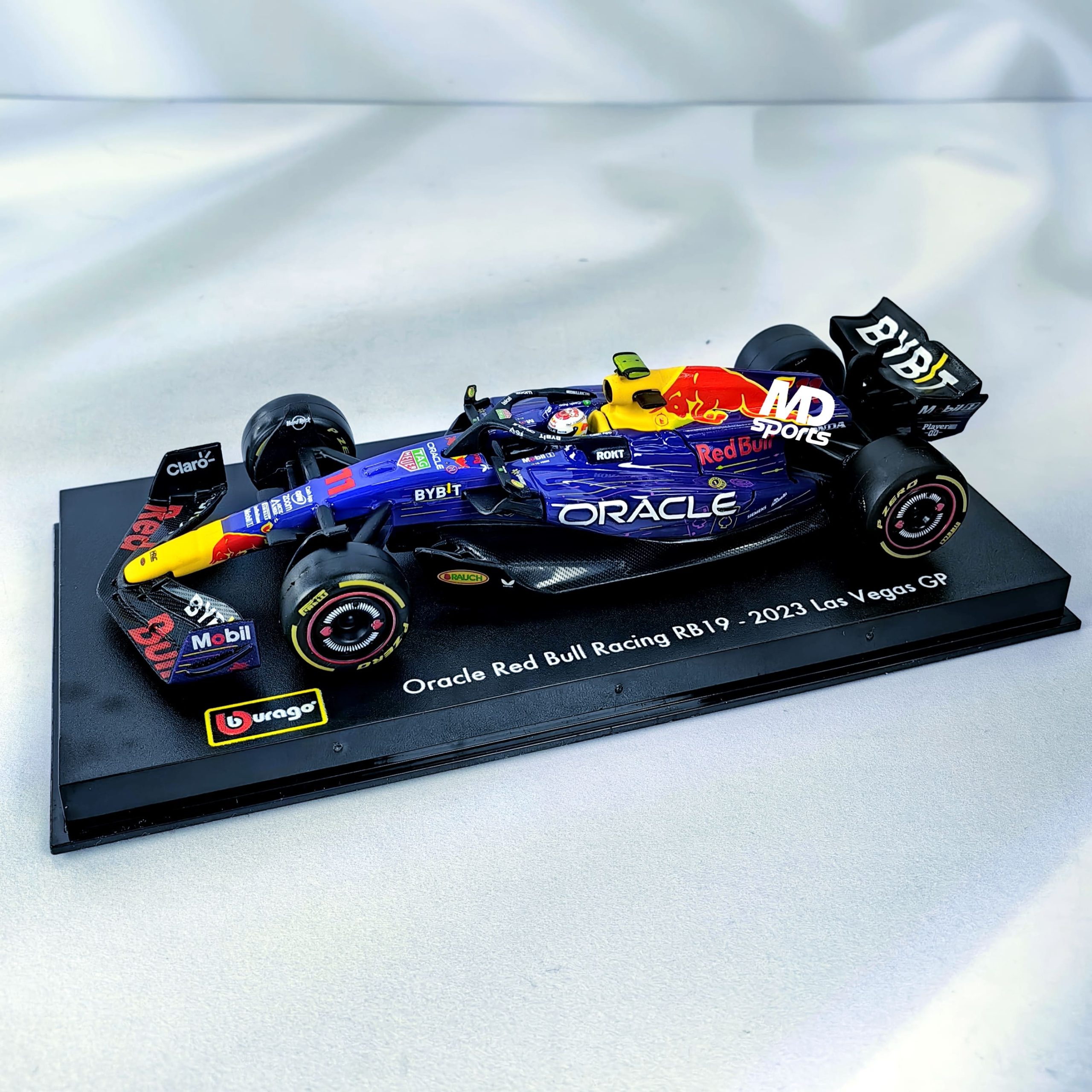 RedBull RB19 GP Las Vegas 2023 #11 Checo Perez Caja Acrilica Burago 1:43 - Imagen 5