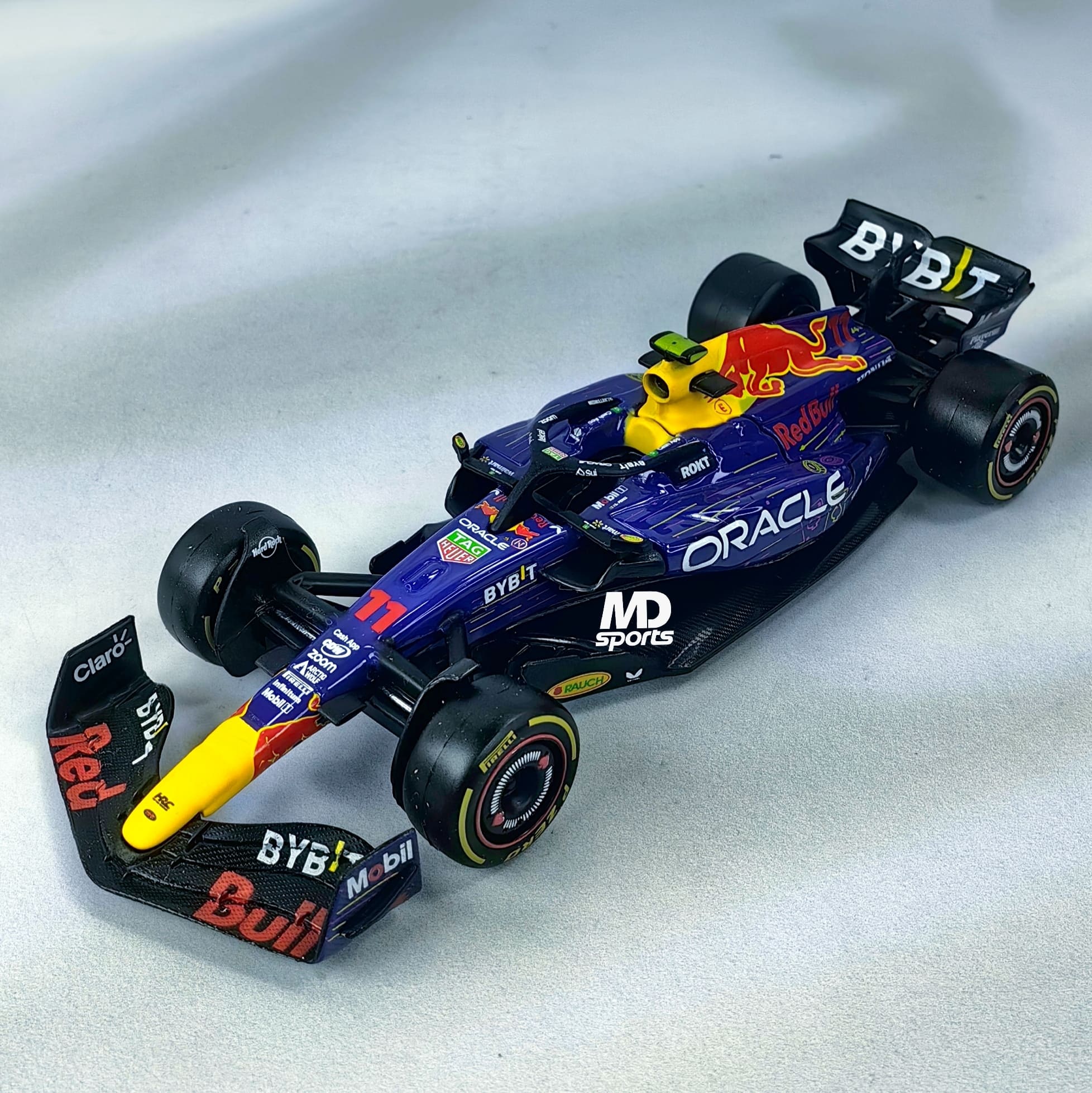 RedBull RB19 Las Vegas GP 2023 #11 Checo Perez Caja Normal Burago 1:43 - Imagen 5