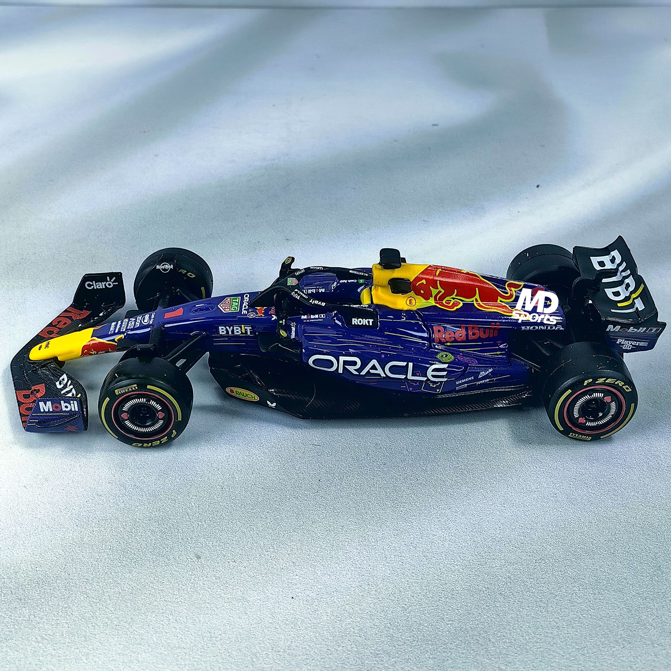 RedBull RB19 Las Vegas GP 2023 #1 Max Verstappen Caja Normal Burago 1:43 - Imagen 4