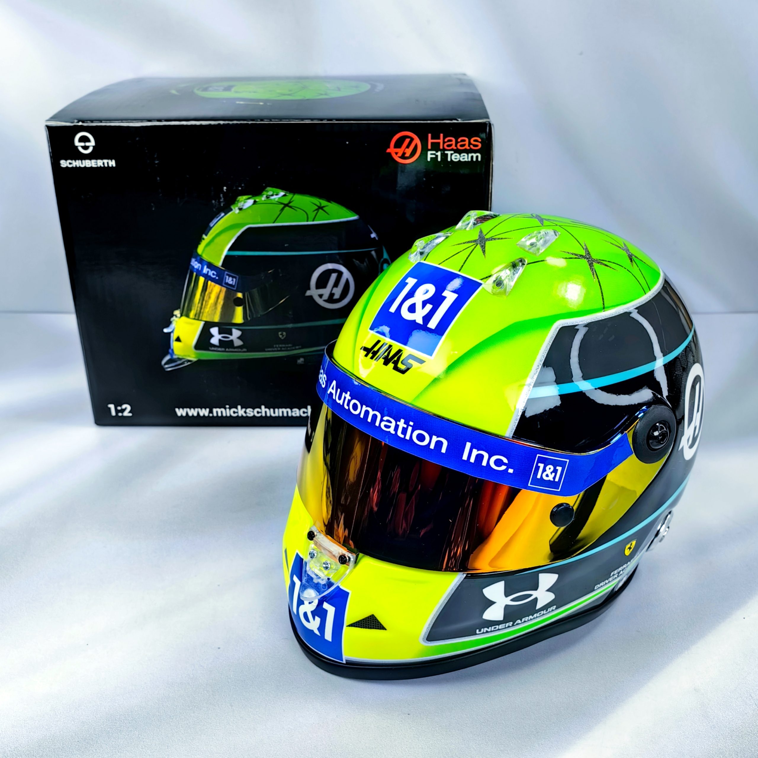 Casco Formula 1 Mick Schumacher 2022 HAAS Schuberth 1:2