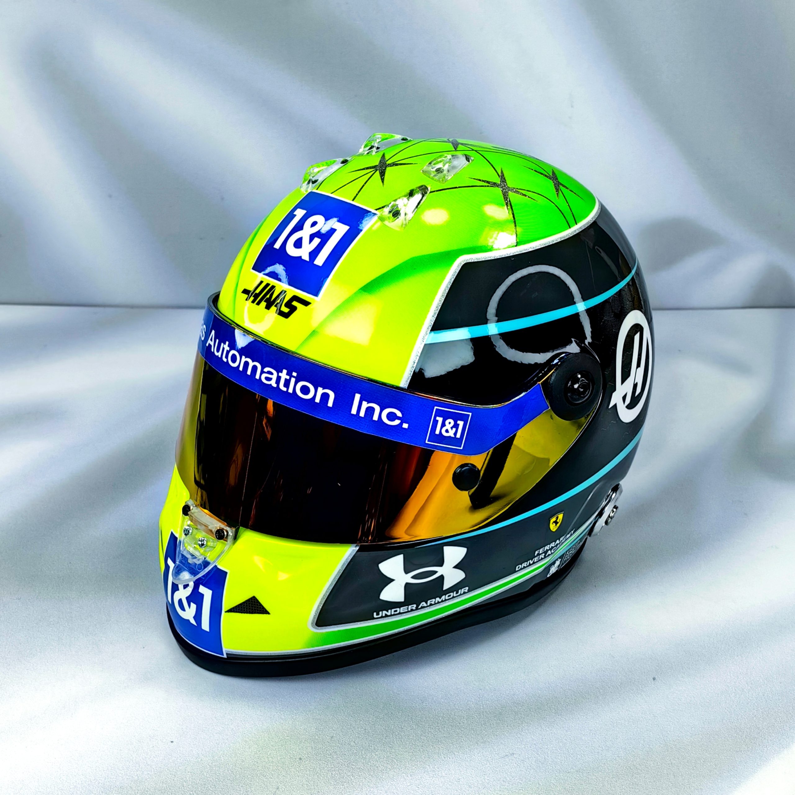 Casco Formula 1 Mick Schumacher 2022 HAAS Schuberth 1:2