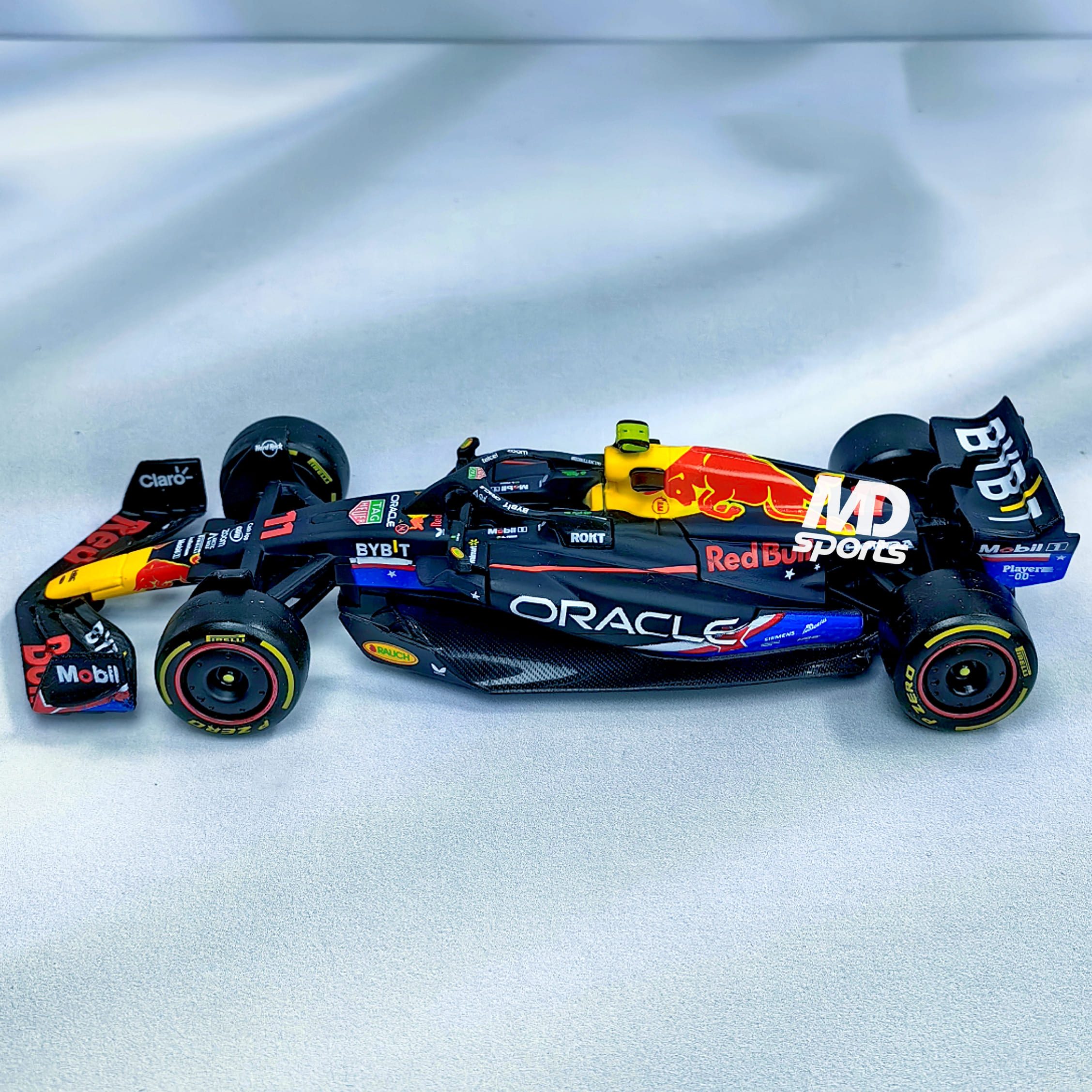 RedBull RB19 Austin GP 2023 #11 Checo Perez Caja Normal Burago 1:43 - Imagen 4