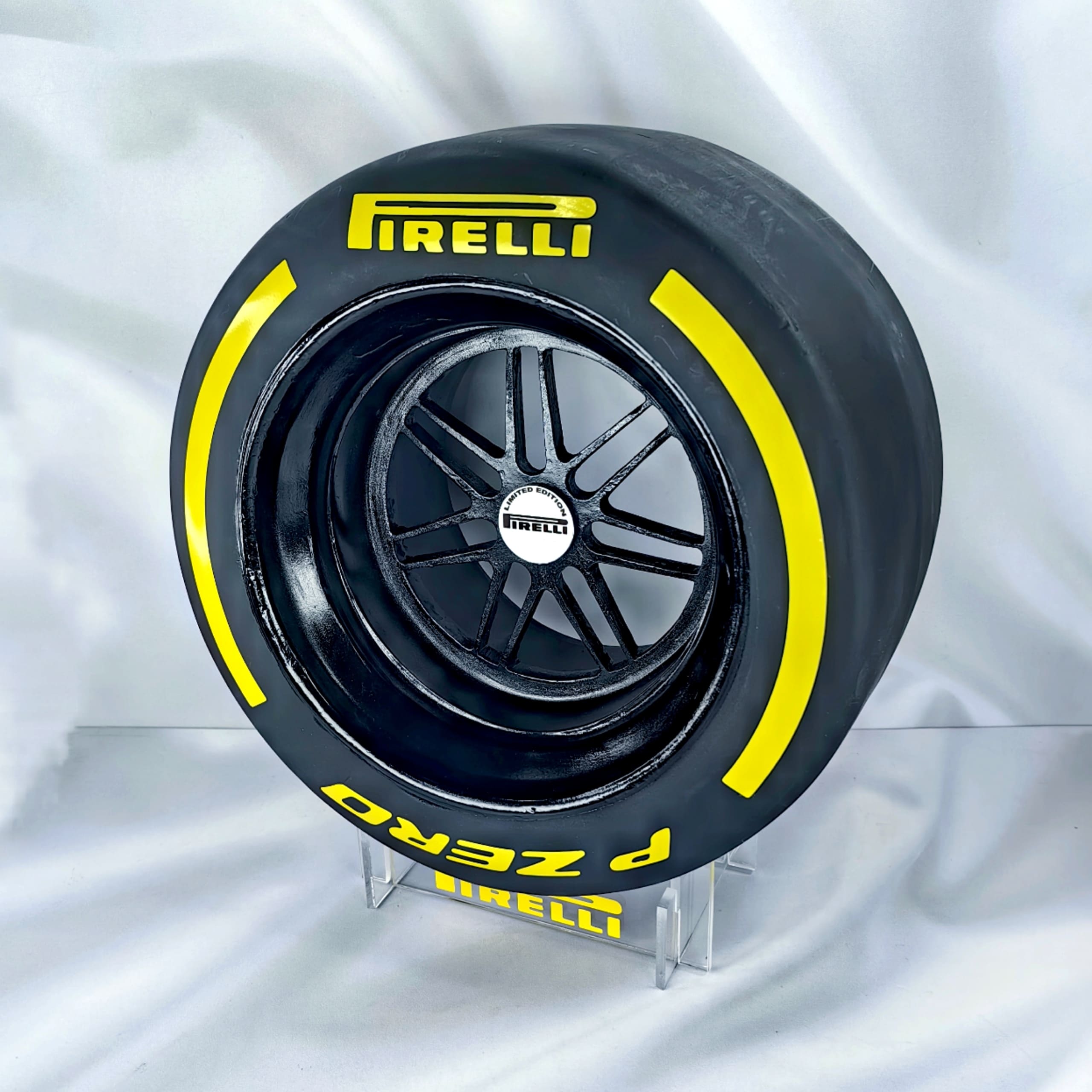 Replica Premio Pole Position – Llanta Pirelli 28cm (sin caja)