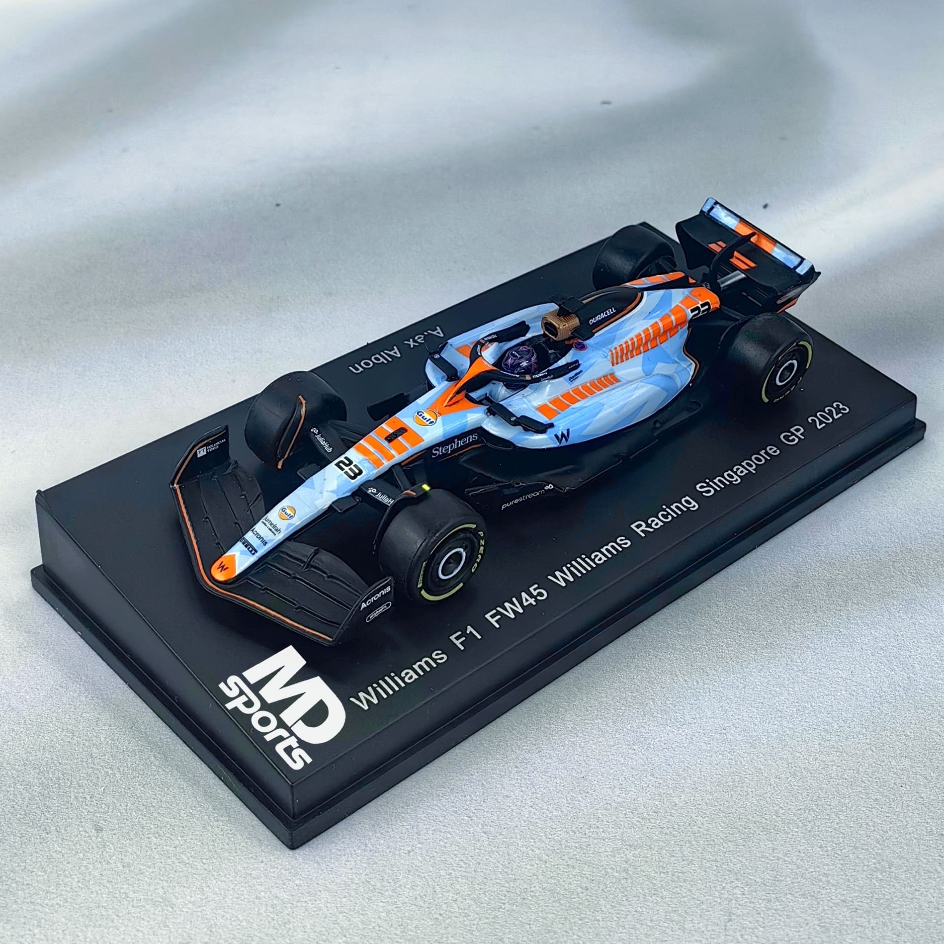 Williams Racing FW45 Singapur 2023 #23 Alex Albon Caja Acrilica Spark 1:64