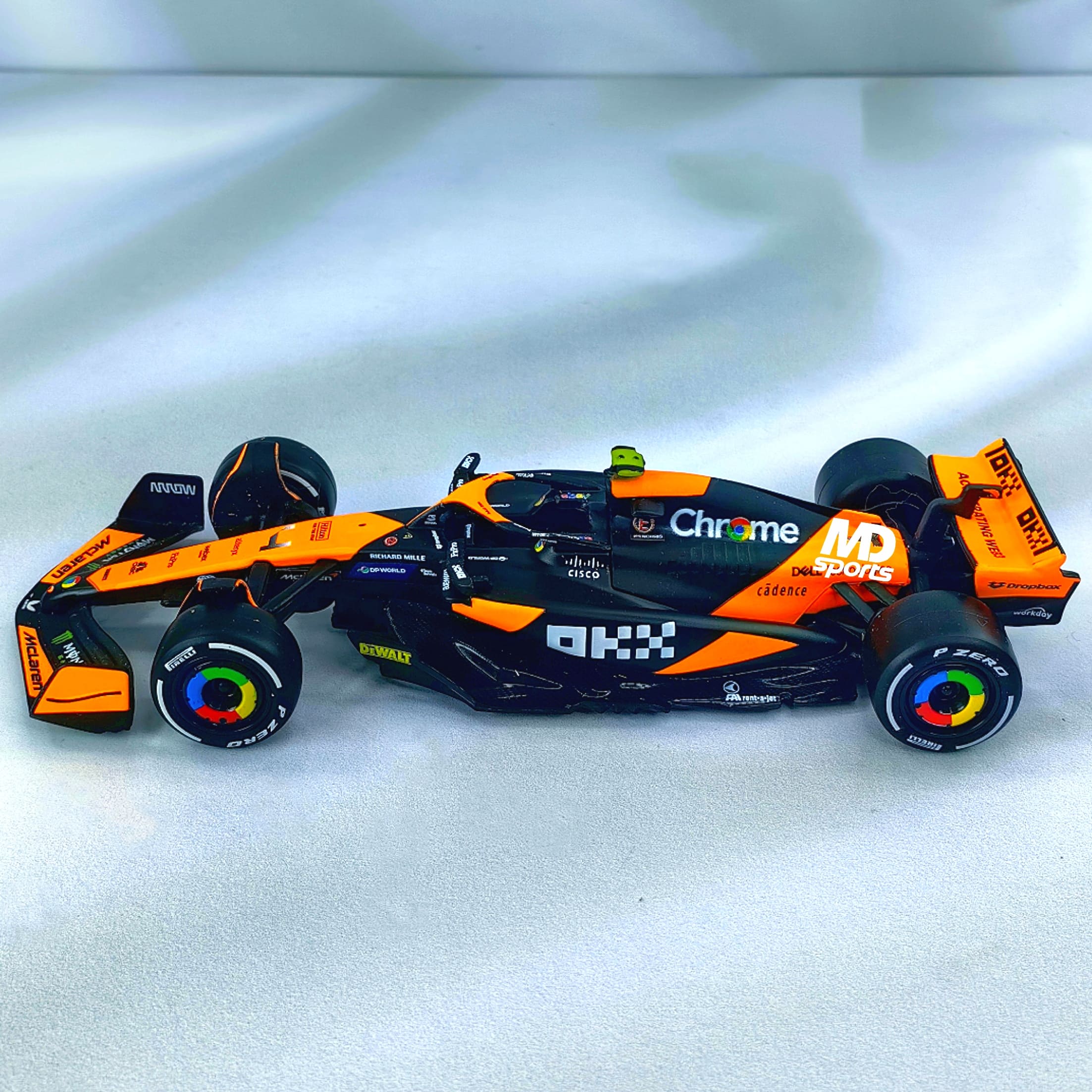 Mclaren MCL38 GP Miami 2024 #4 Lando Norris Caja Normal Burago 1:43 - Imagen 4