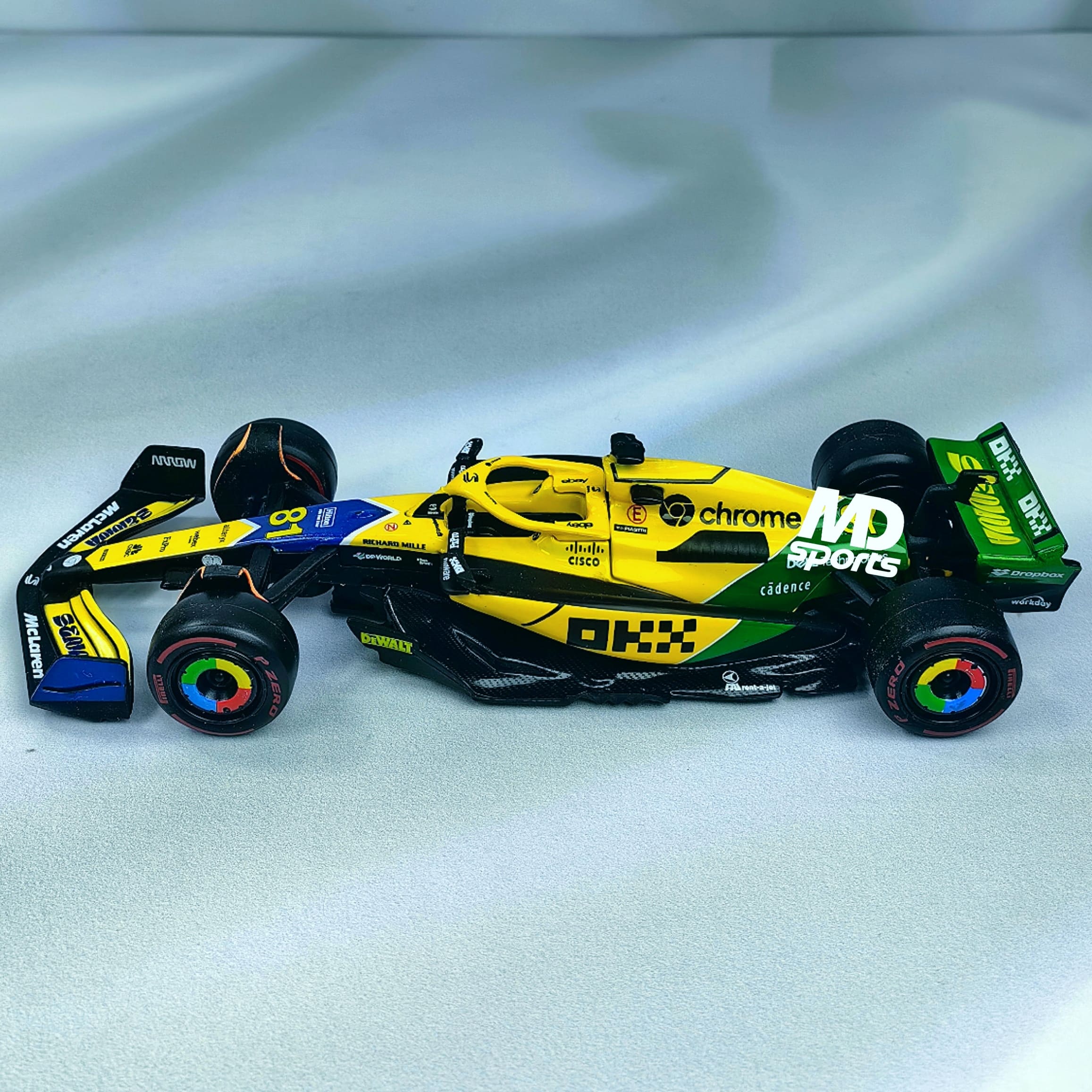 Mclaren MCL38 GP Monaco 2024 Senna Livery #81 Oscar Piastri Caja Normal Burago 1:43 - Imagen 5