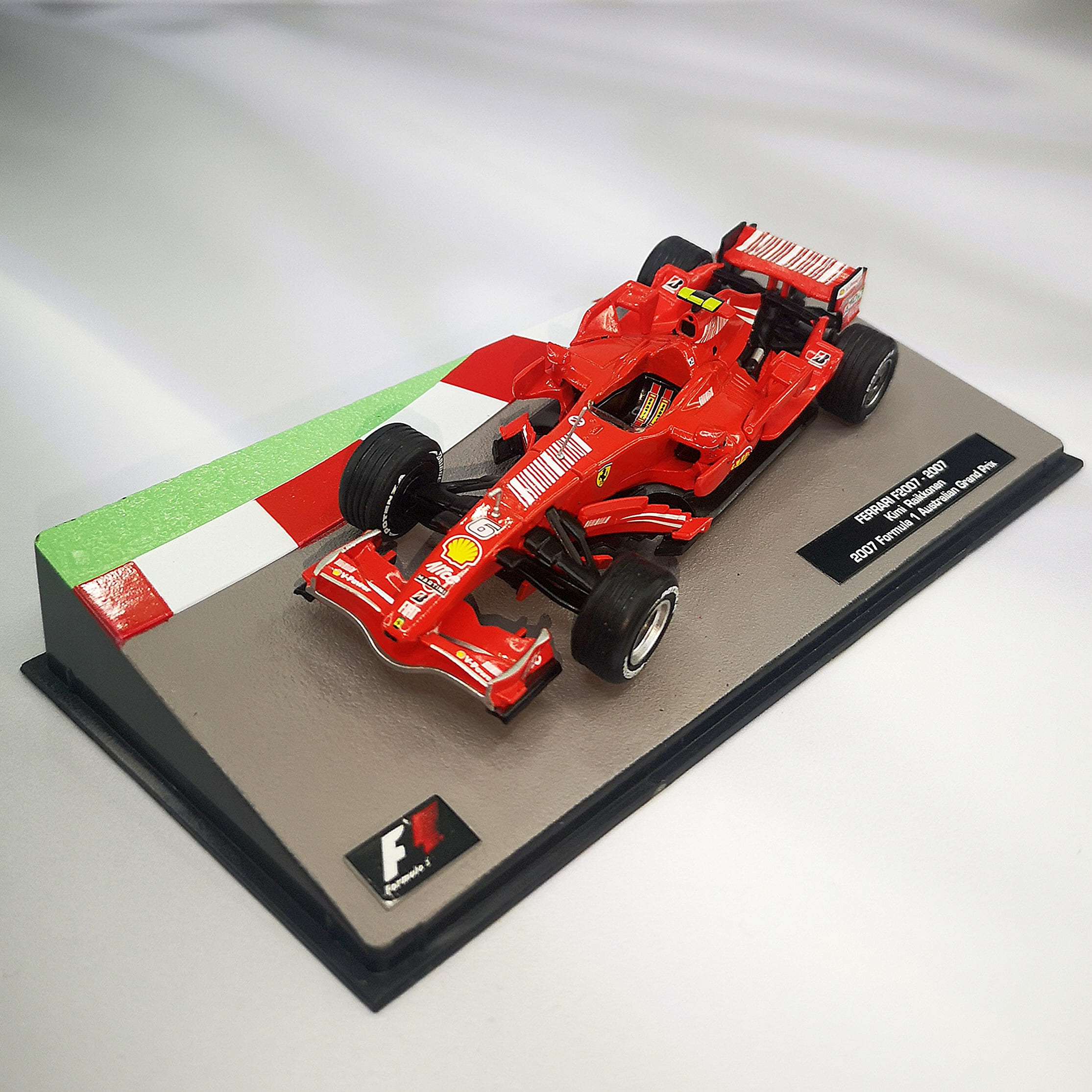 Ferrari F2007 #6 Kimi Raikkonen Caja Acrilica Altaya 1:43