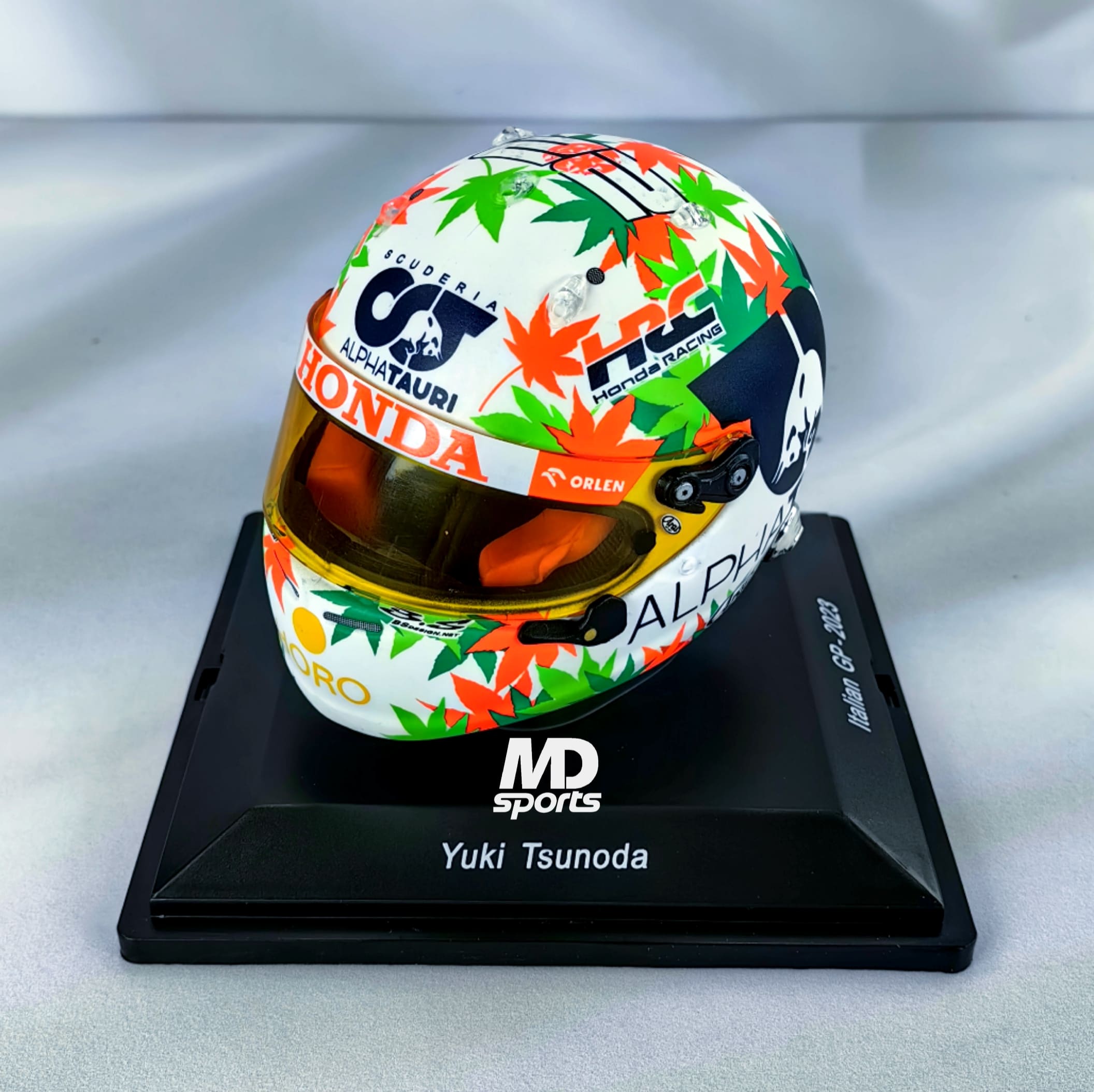 Casco Formula 1 Yuki Tsunoda Alpha Tauri GP Monza 2023 Spark 1:5