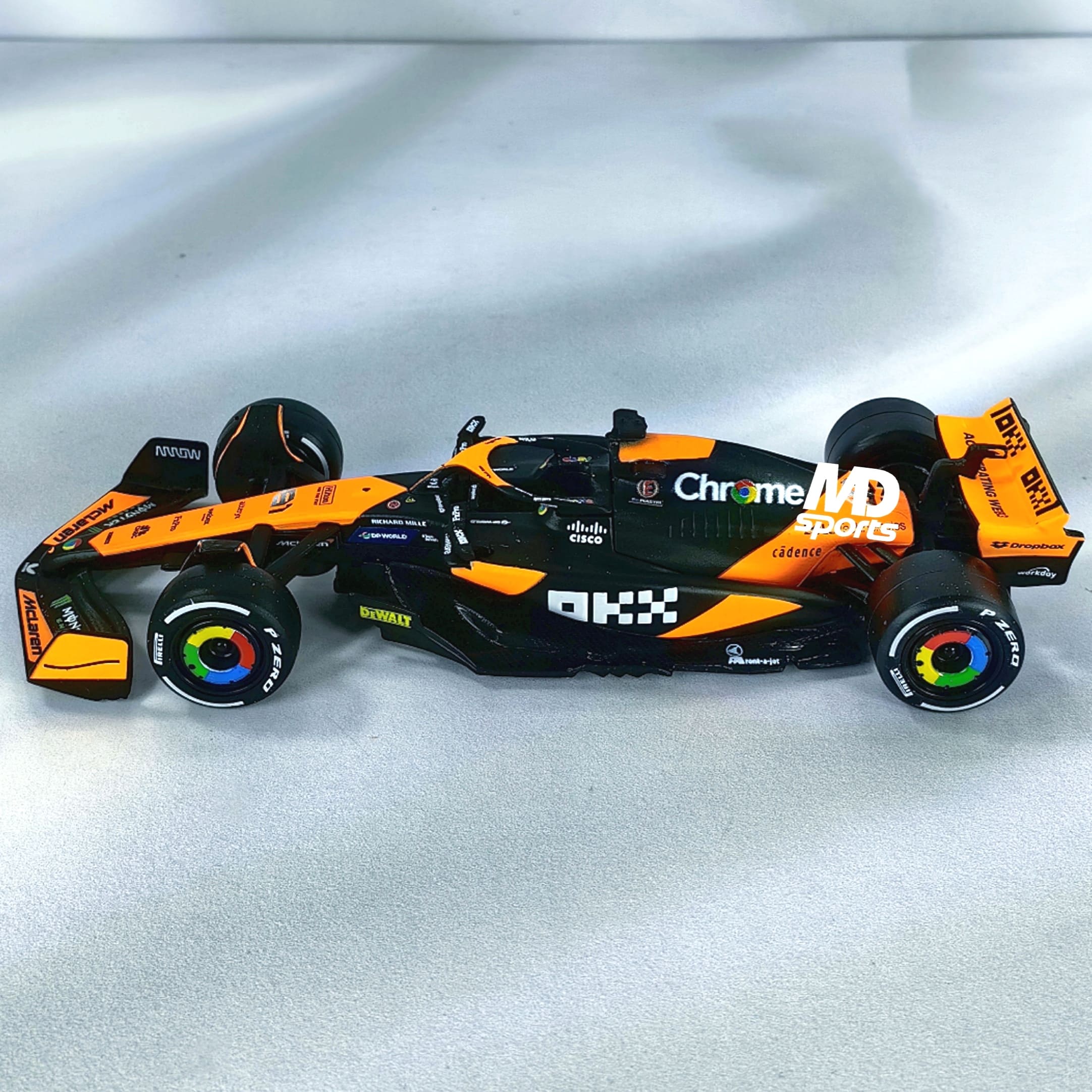 Mclaren MCL38 GP Miami 2024 #81 Oscar Piastri Caja Normal Burago 1:43 - Imagen 4