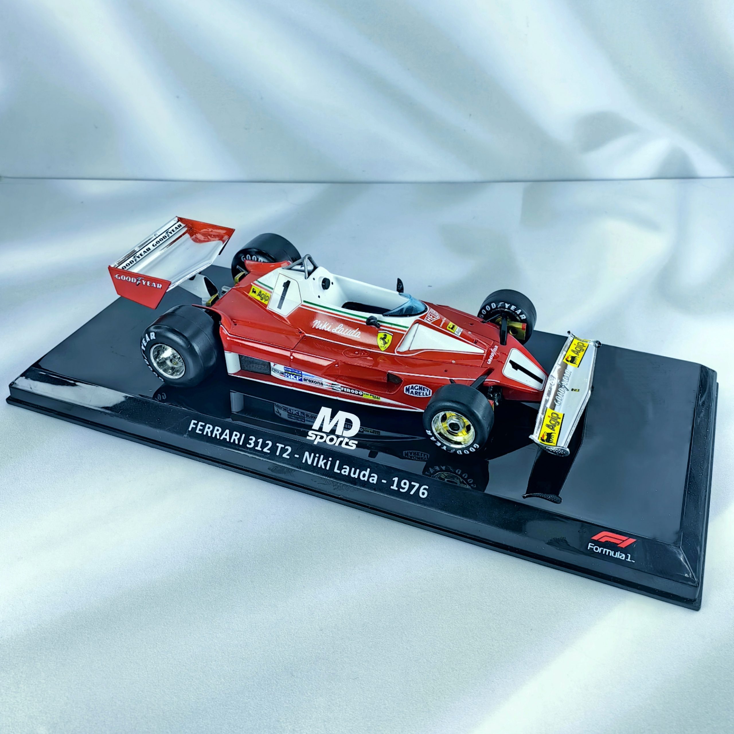 Ferrari 312 T2 1976 #1 Niki Lauda Caja Normal Premium Collect 1:24