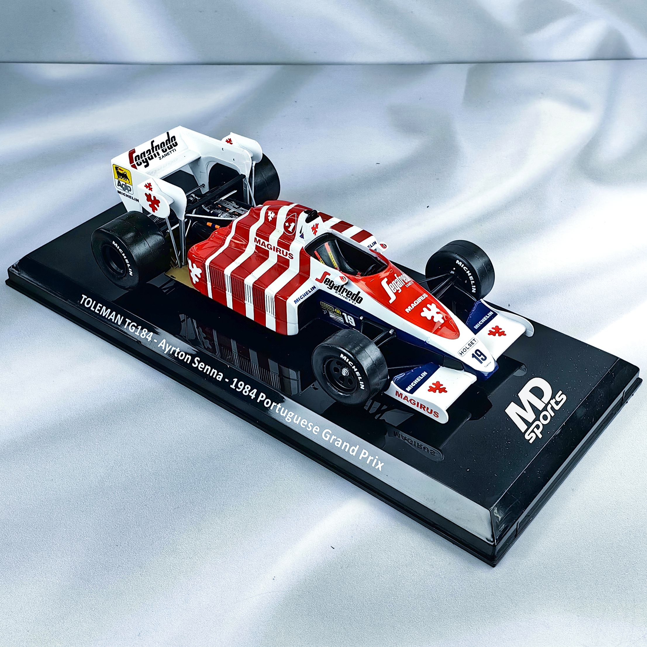 Toleman TG184 GP Portugal 1984 #19 Ayrton Senna Caja Normal Premium Collect 1:24