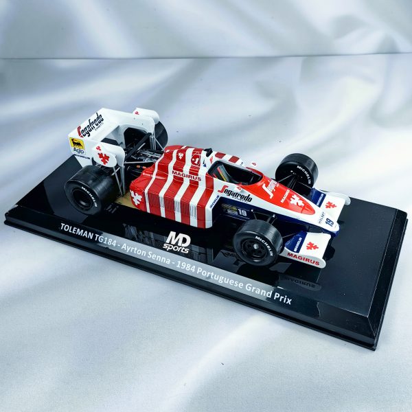 Toleman TG184 GP Portugal 1984 #19 Ayrton Senna Caja Normal Premium Collect 1:24 - Imagen 3
