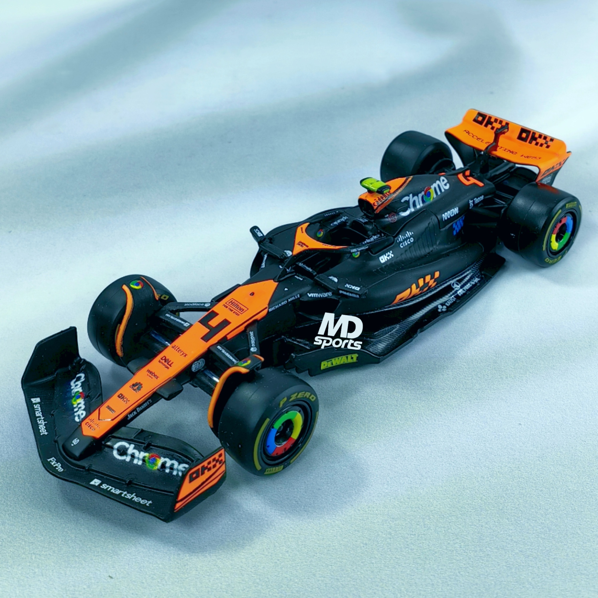 Mclaren MCL60 GP Singapur 2023 #4 Lando Norris Caja Normal Burago 1:43 - Imagen 5