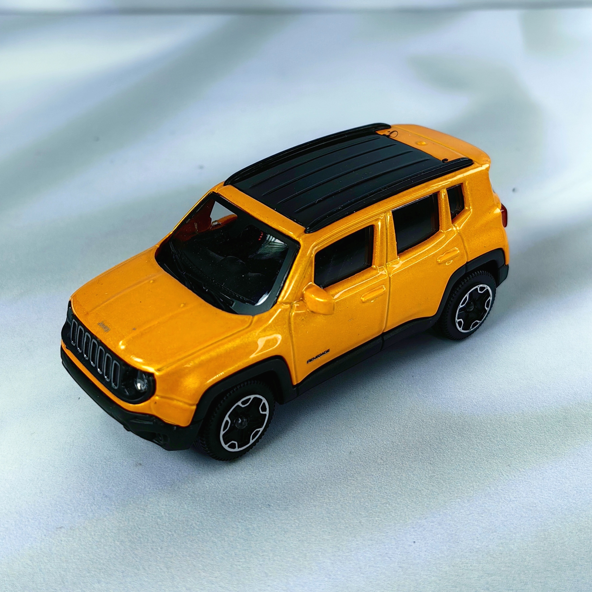 Deportivo Jeep Renegade 2017 Burago Street 1:43 - Imagen 3