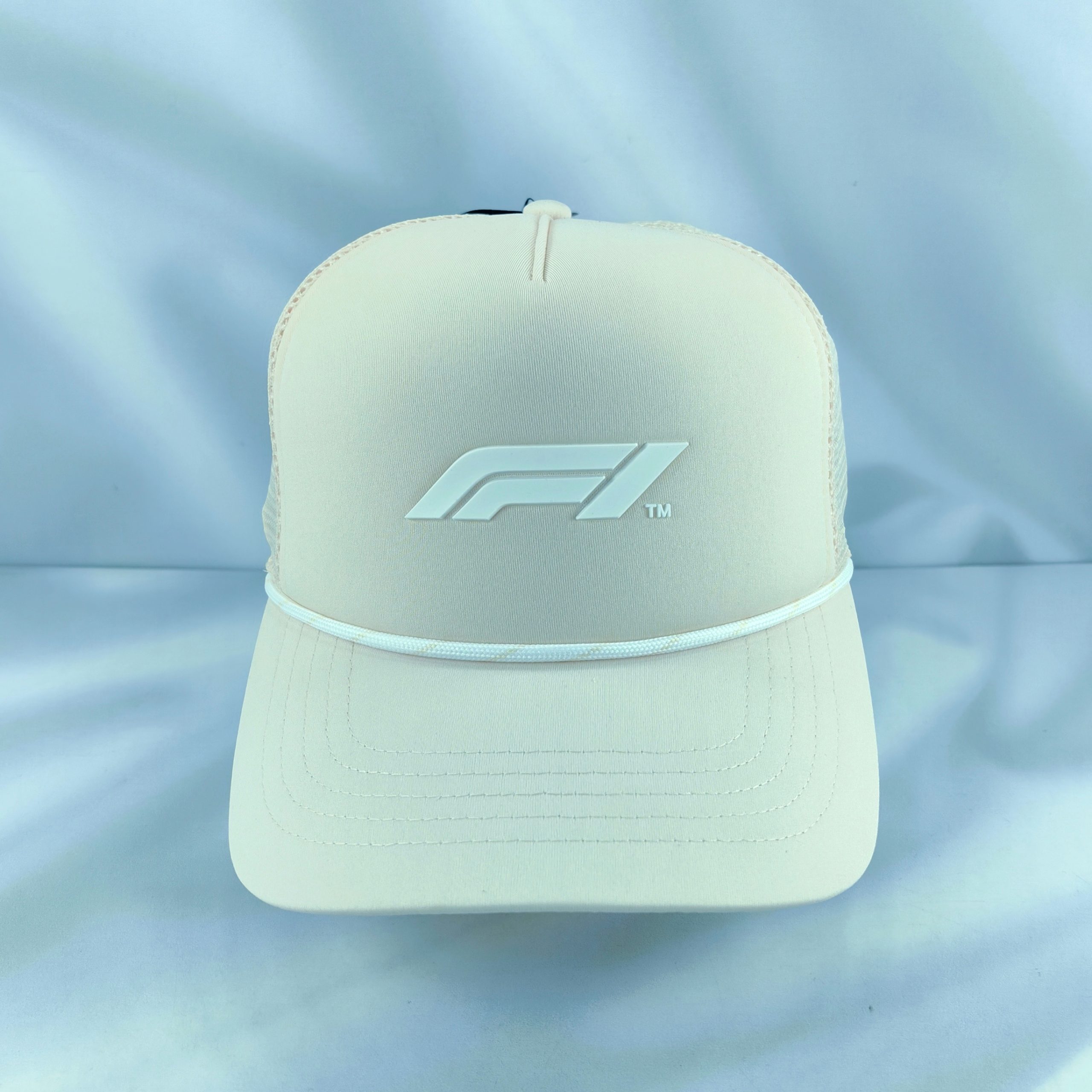 Gorro Oficial Formula 1 Logotipo F1 3D Con Malla Rosa Pastel