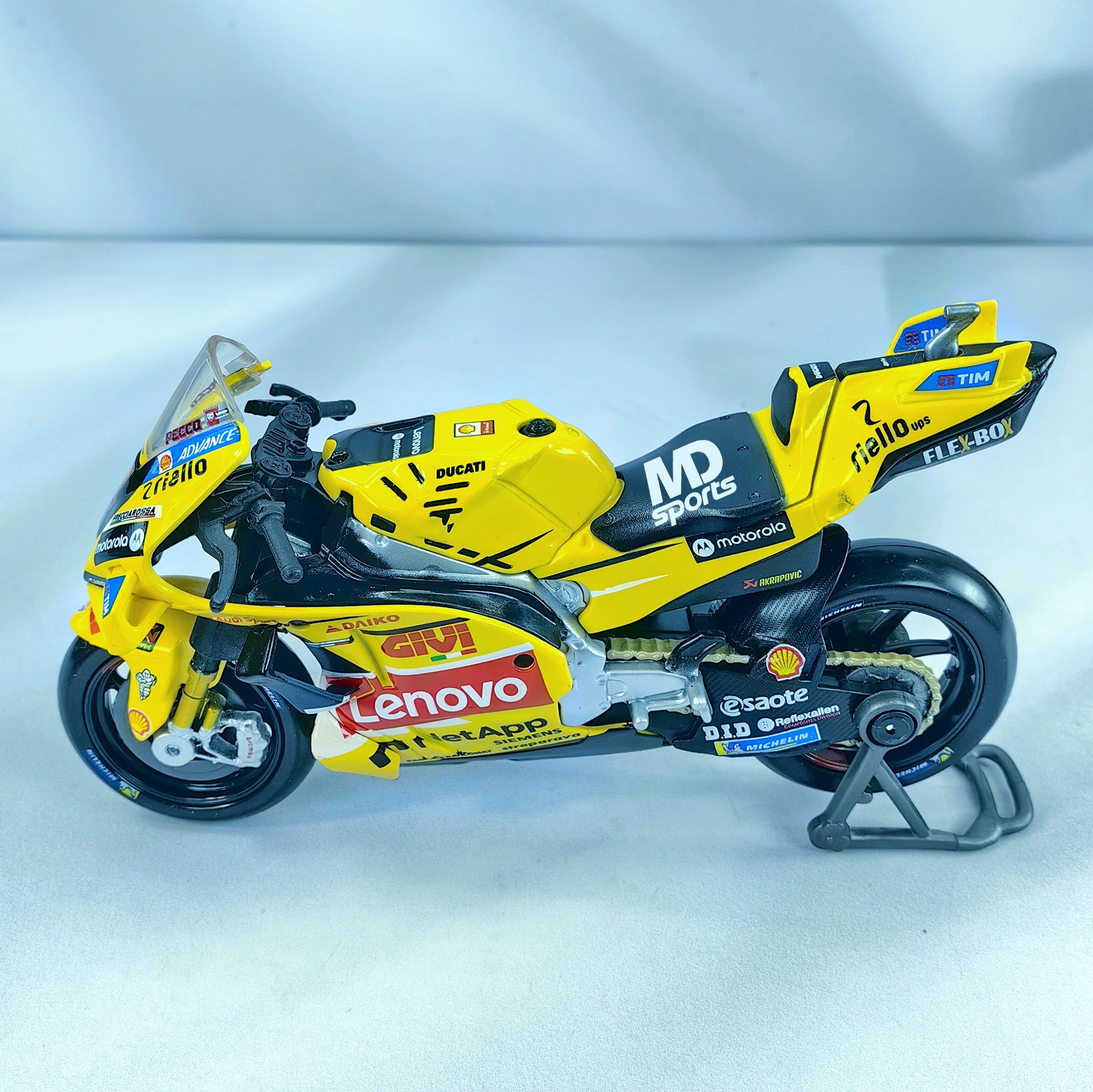 Moto GP Giallo Ducati GP San Marino 2023 #1 Pecco Bagnaia Maisto 1:18 Amarilla - Imagen 3