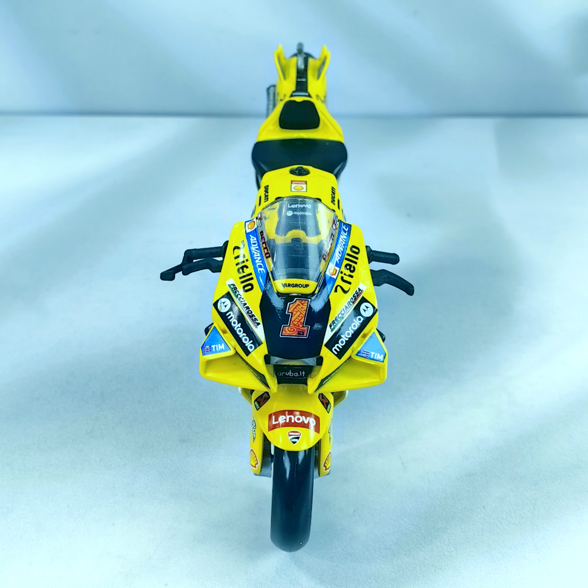 Moto GP Giallo Ducati GP San Marino 2023 #1 Pecco Bagnaia Maisto 1:18 Amarilla - Imagen 4