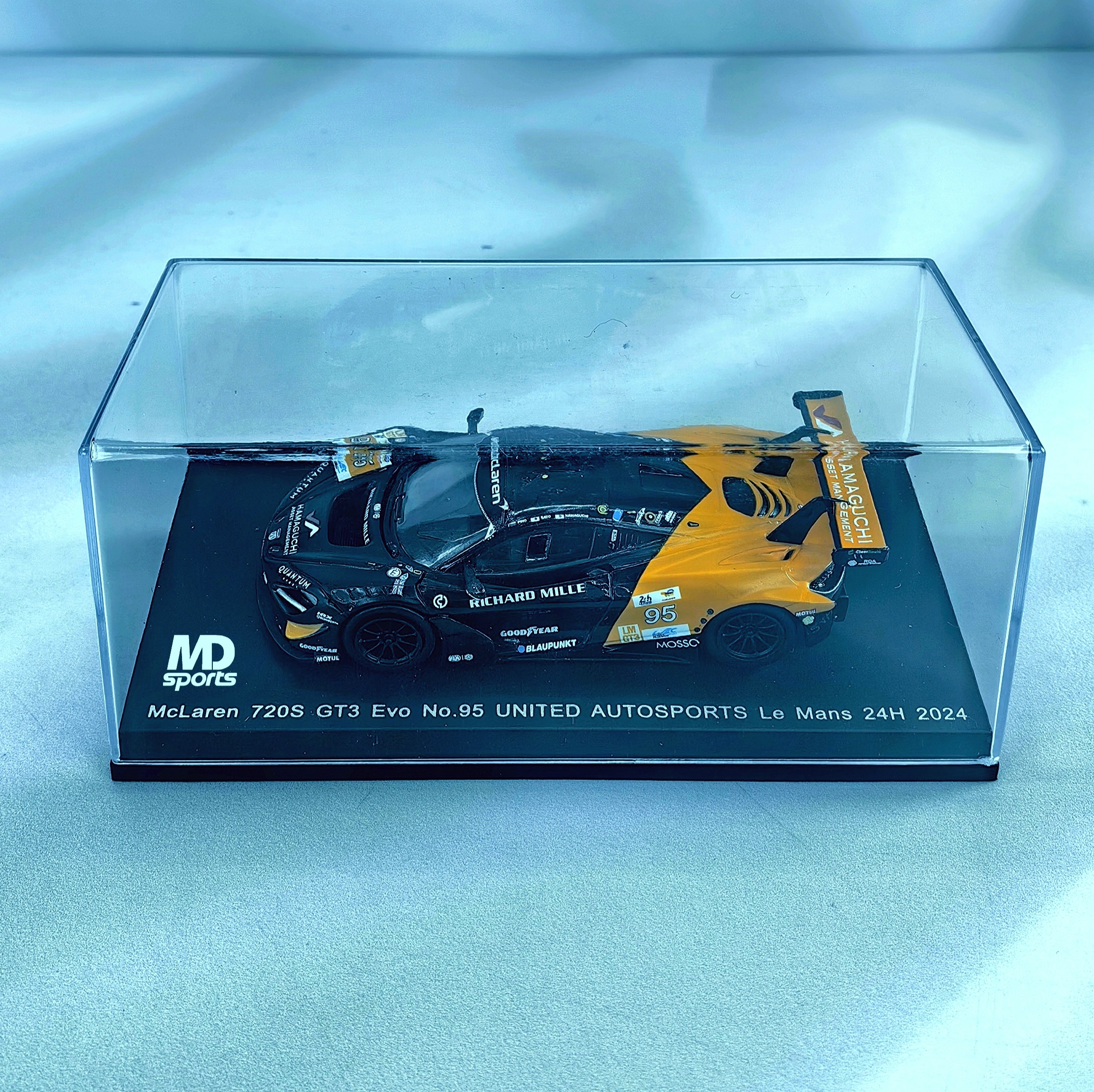 Mclaren 720s GT3 Lemans 2024 #95 Nico Pino Caja Acrilica Spark 1:64 - Imagen 3