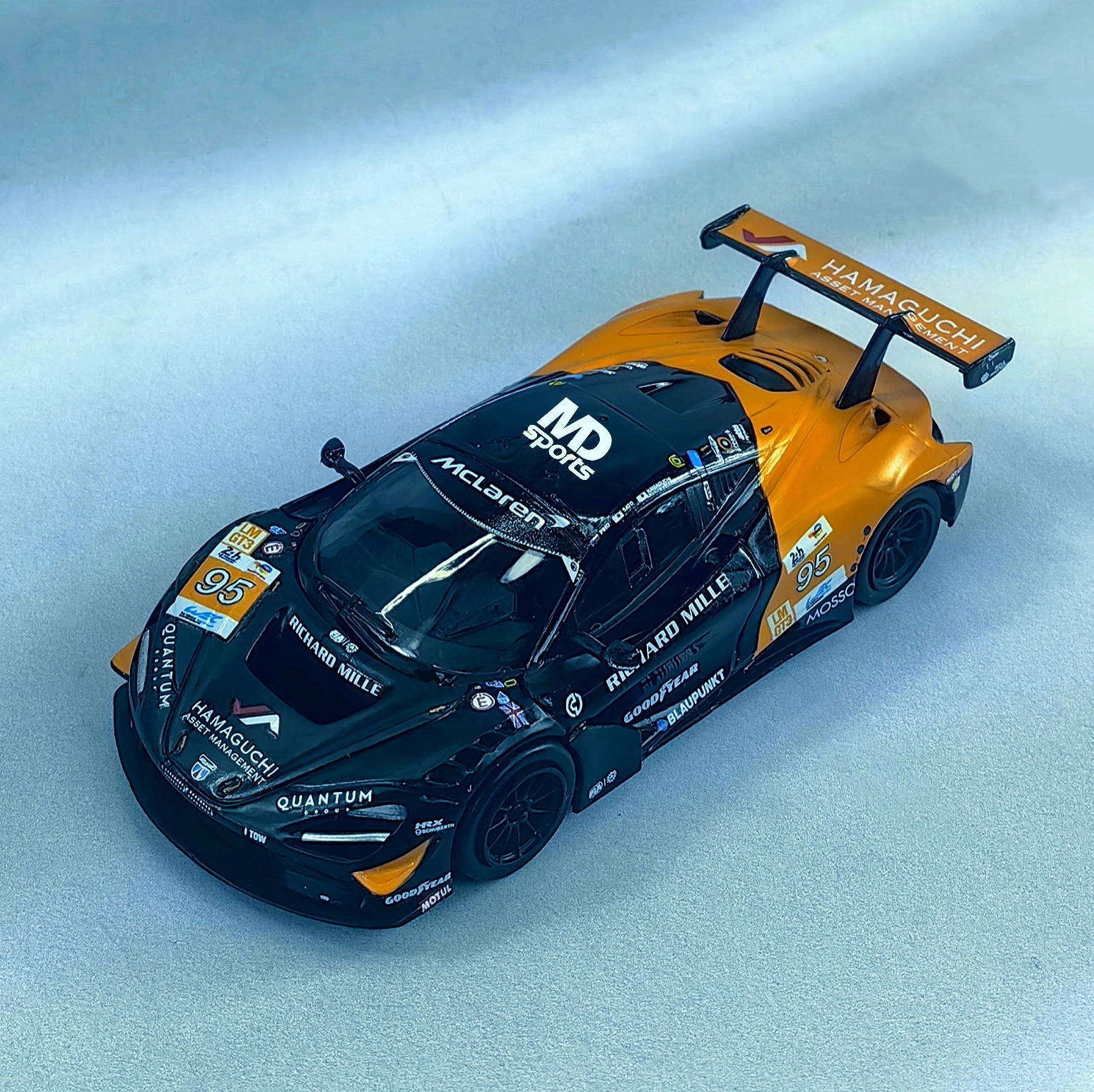 Mclaren 720s GT3 Lemans 2024 #95 Nico Pino Caja Acrilica Spark 1:64 - Imagen 5