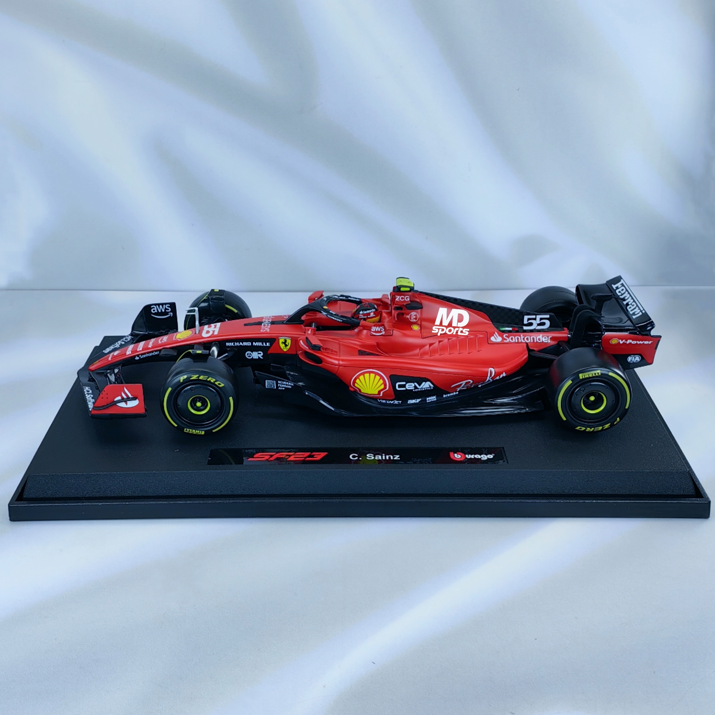 Ferrari SF-23 2023 #55 Carlos Sainz Caja Normal Burago 1:18 - Imagen 4