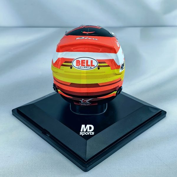 Casco Formula 1 Carlos Sainz Ferrari 2022 Spark 1:5 - Imagen 3