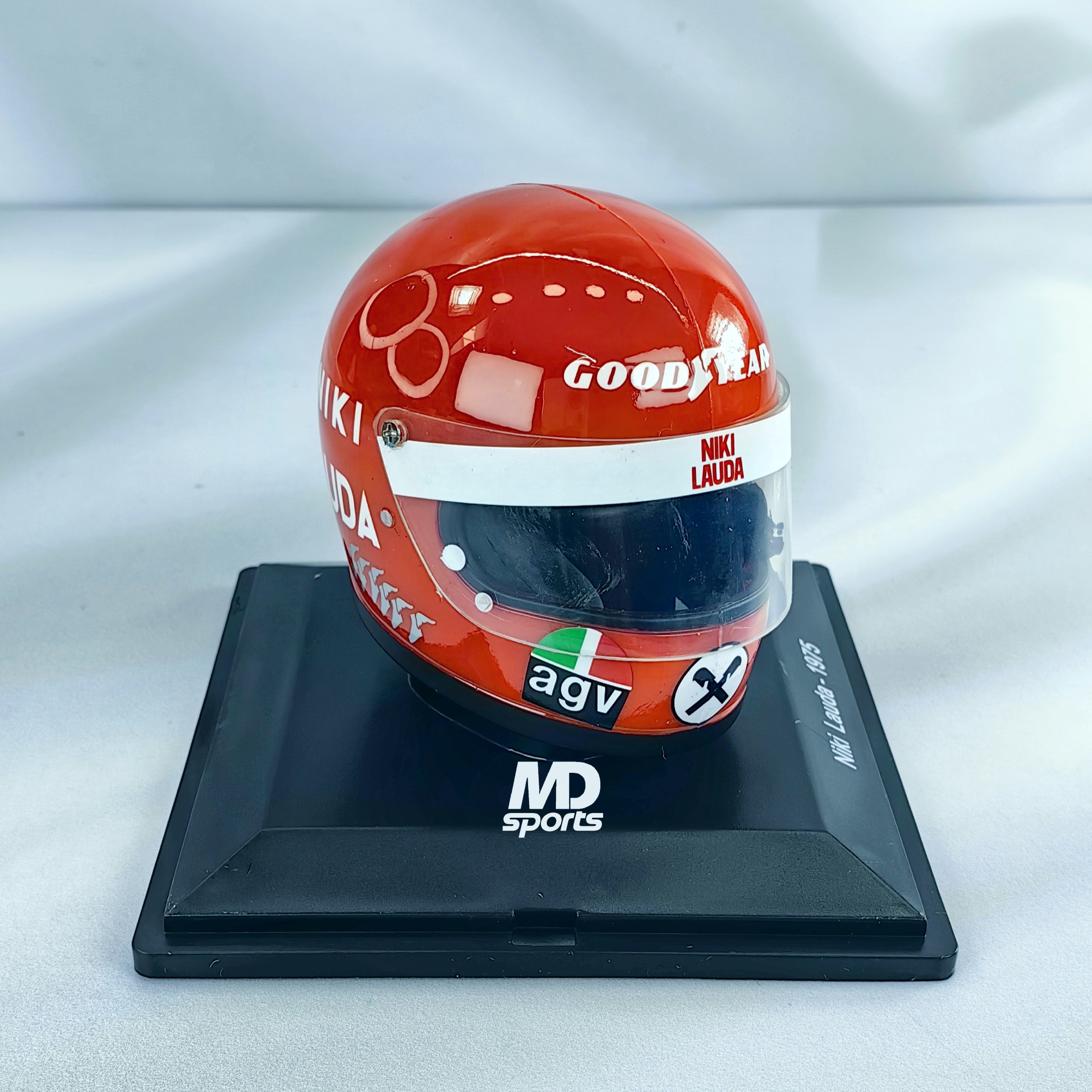 Casco Formula 1 Niki Lauda Ferrari 1975 Spark 1:5