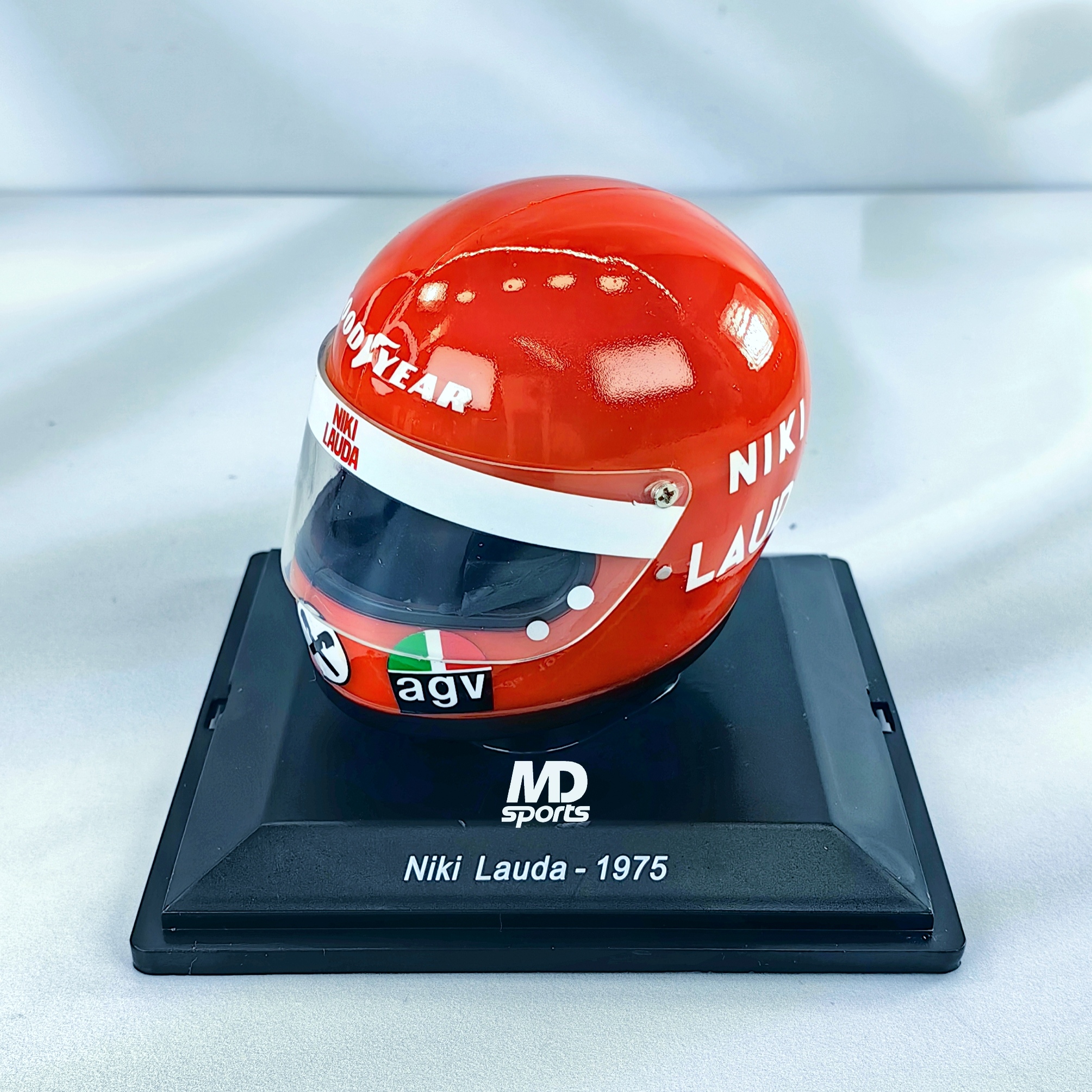 Casco Formula 1 Niki Lauda Ferrari 1975 Spark 1:5