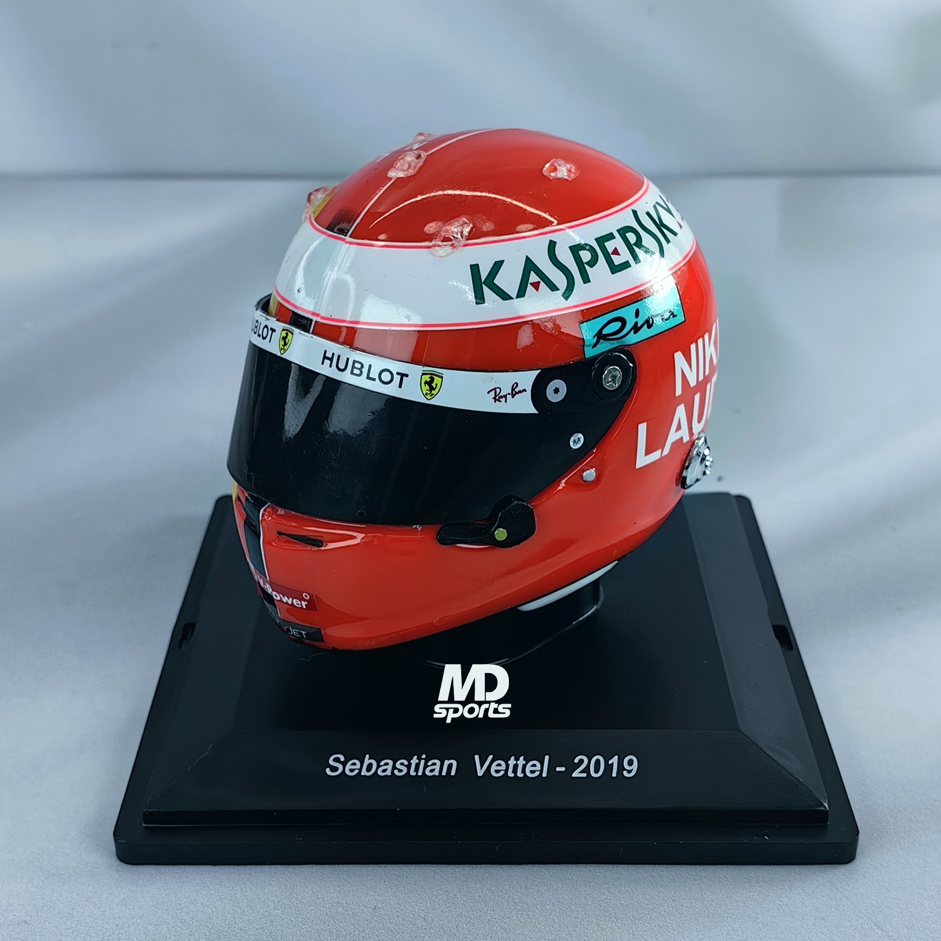 Casco Formula 1 Sebastian Vettel Ferrari 2019 Tributo Lauda Spark 1:5