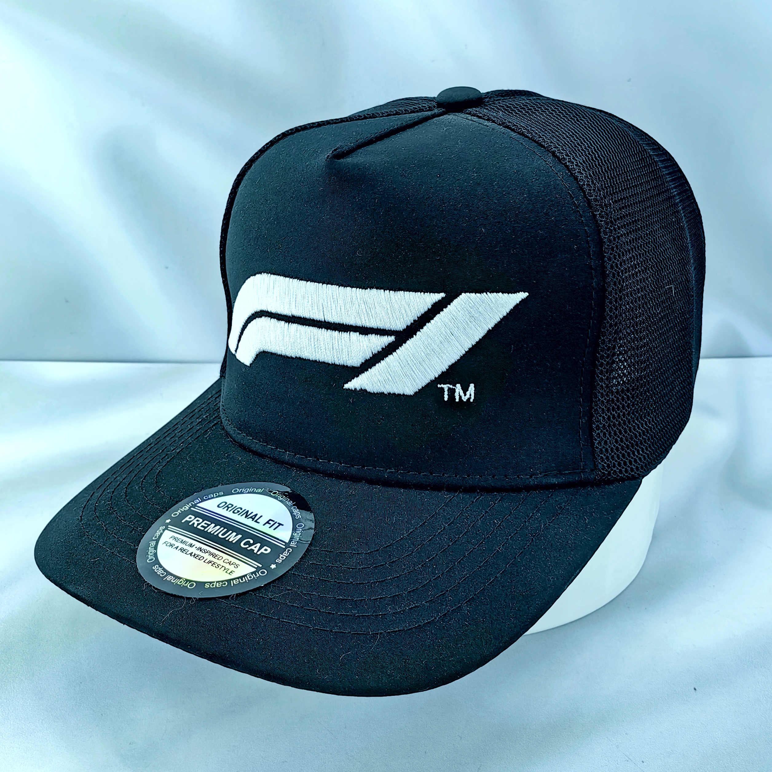 Gorro Jockey Logo Formula 1 Semi-Curvo Negro