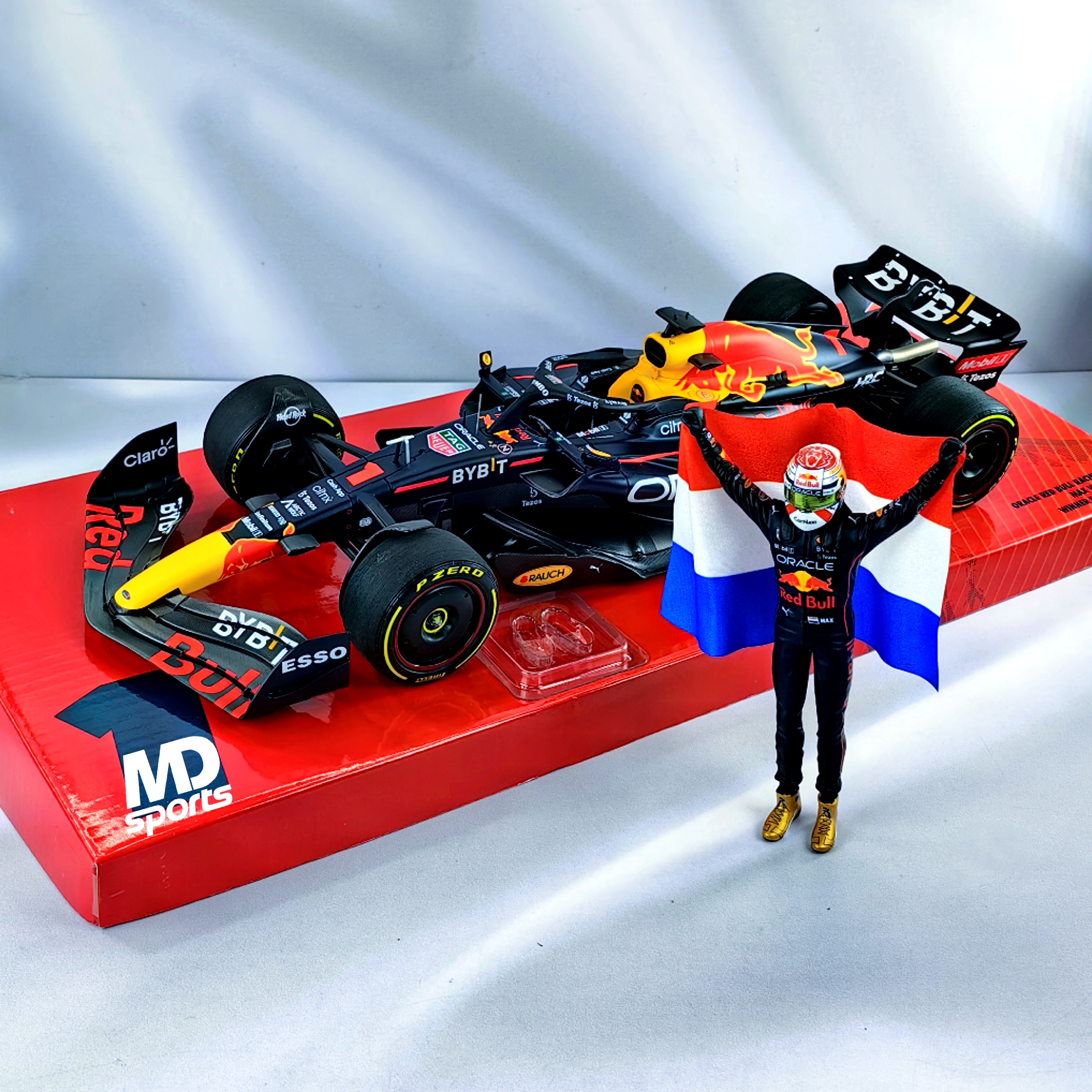Redbull RB18 GP Zandvoort 2022 #1 Max Verstappen + Figura Minichamps 1:18