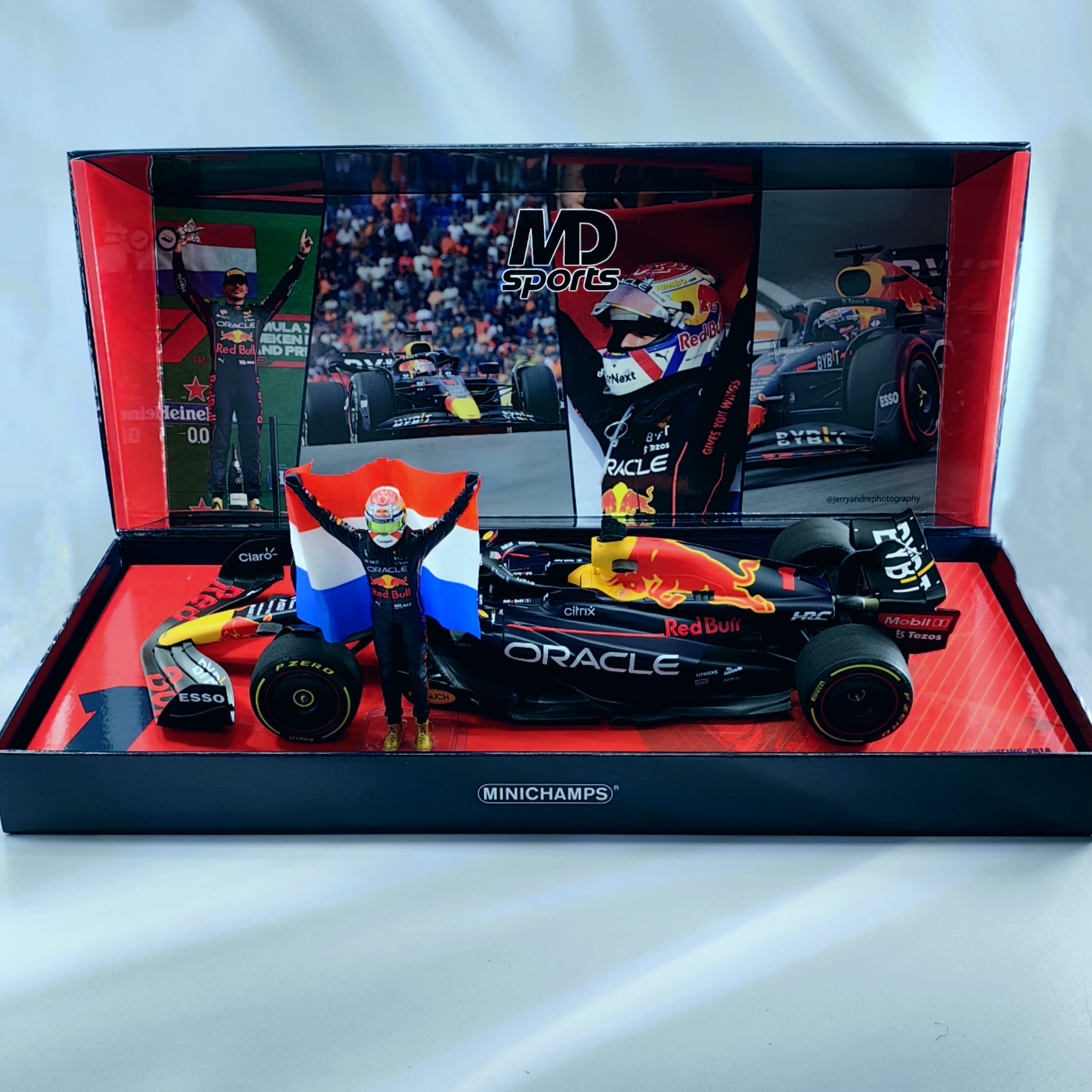 Redbull RB18 GP Zandvoort 2022 #1 Max Verstappen + Figura Minichamps 1:18